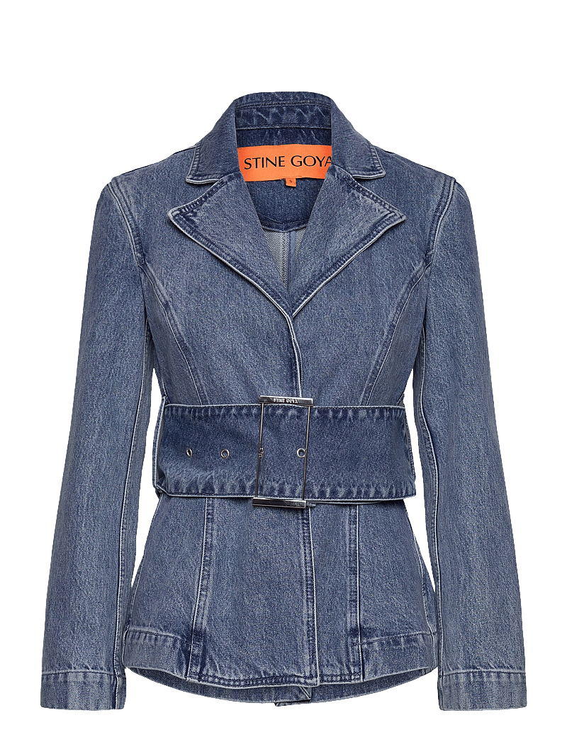 STINE GOYA Belted Tailored Jacket 2251 Denim 144 Kaufen Sie Jeansjacken von STINE GOYA online unter Boozt . Schnelle Lieferung und einfache