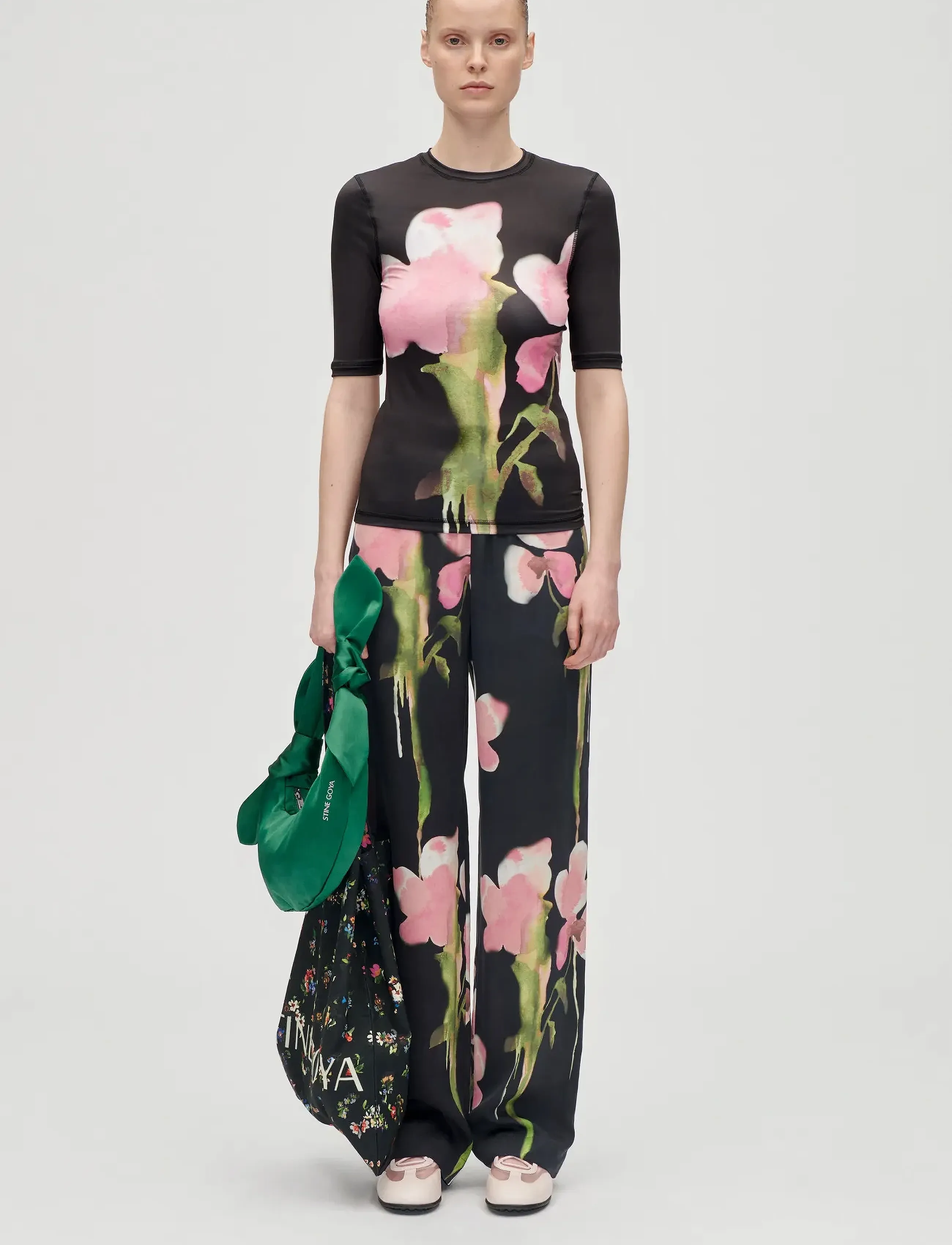 STINE GOYA 2263 Dry Viscose, Elasticated Long - Tøj - MELTING FLOWERS / black