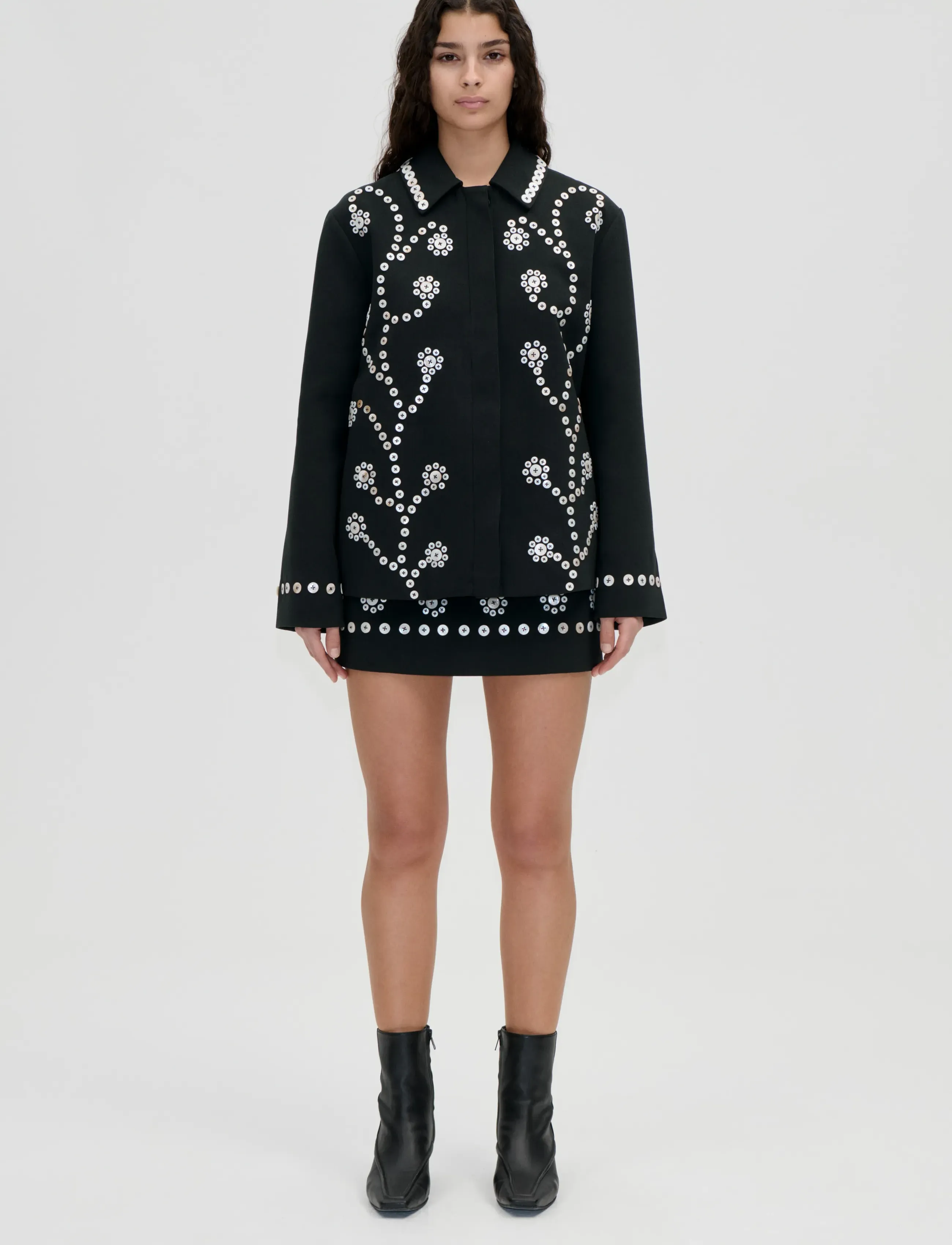 STINE GOYA 2550 Embellished Bonded Crepe, Rela - Õhukesed jakid - BUTTONED FLOWERS / black