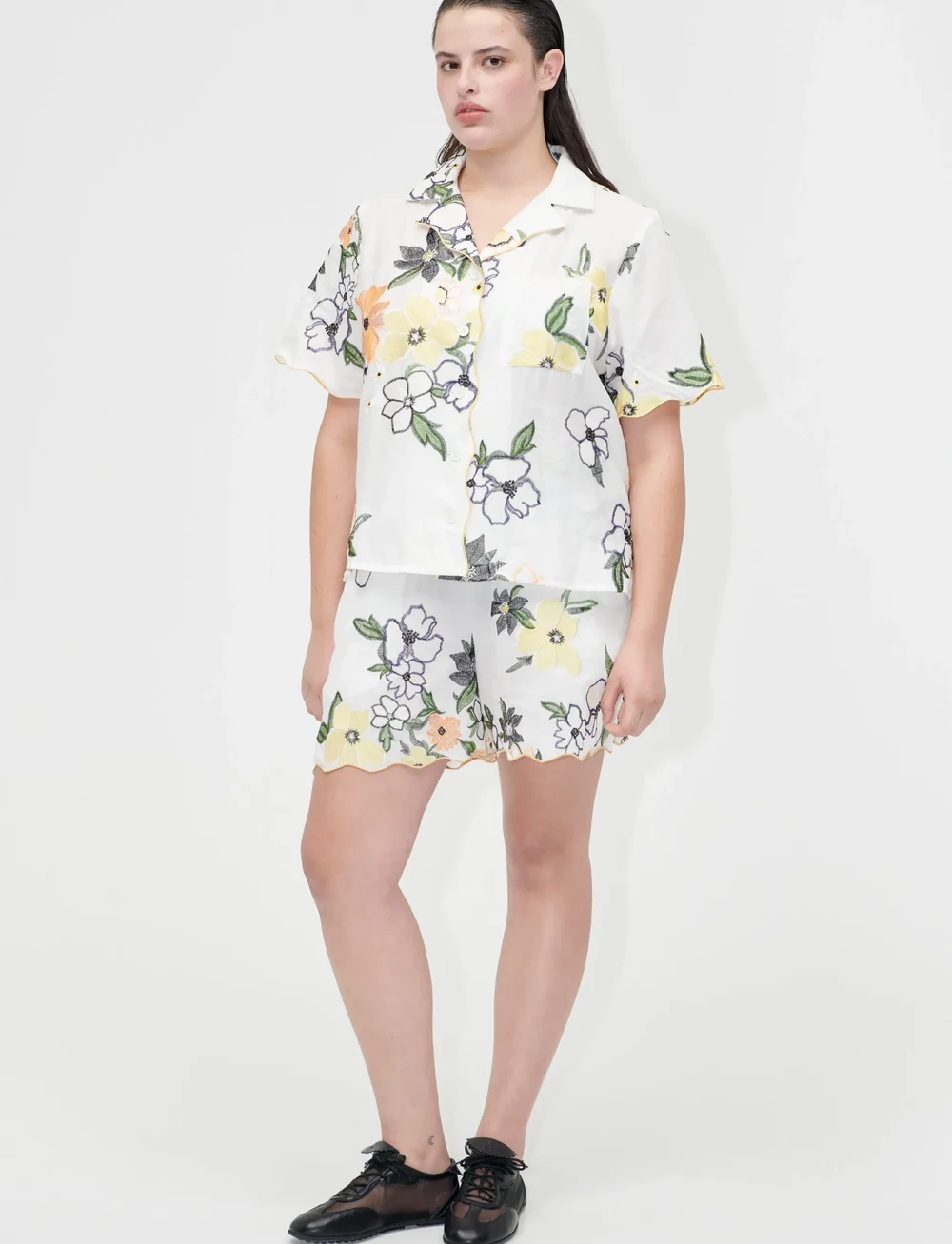 STINE GOYA - 2133 Tencel, Scalloped Elasticated - casual shorts - wild flowers embroidery - 0