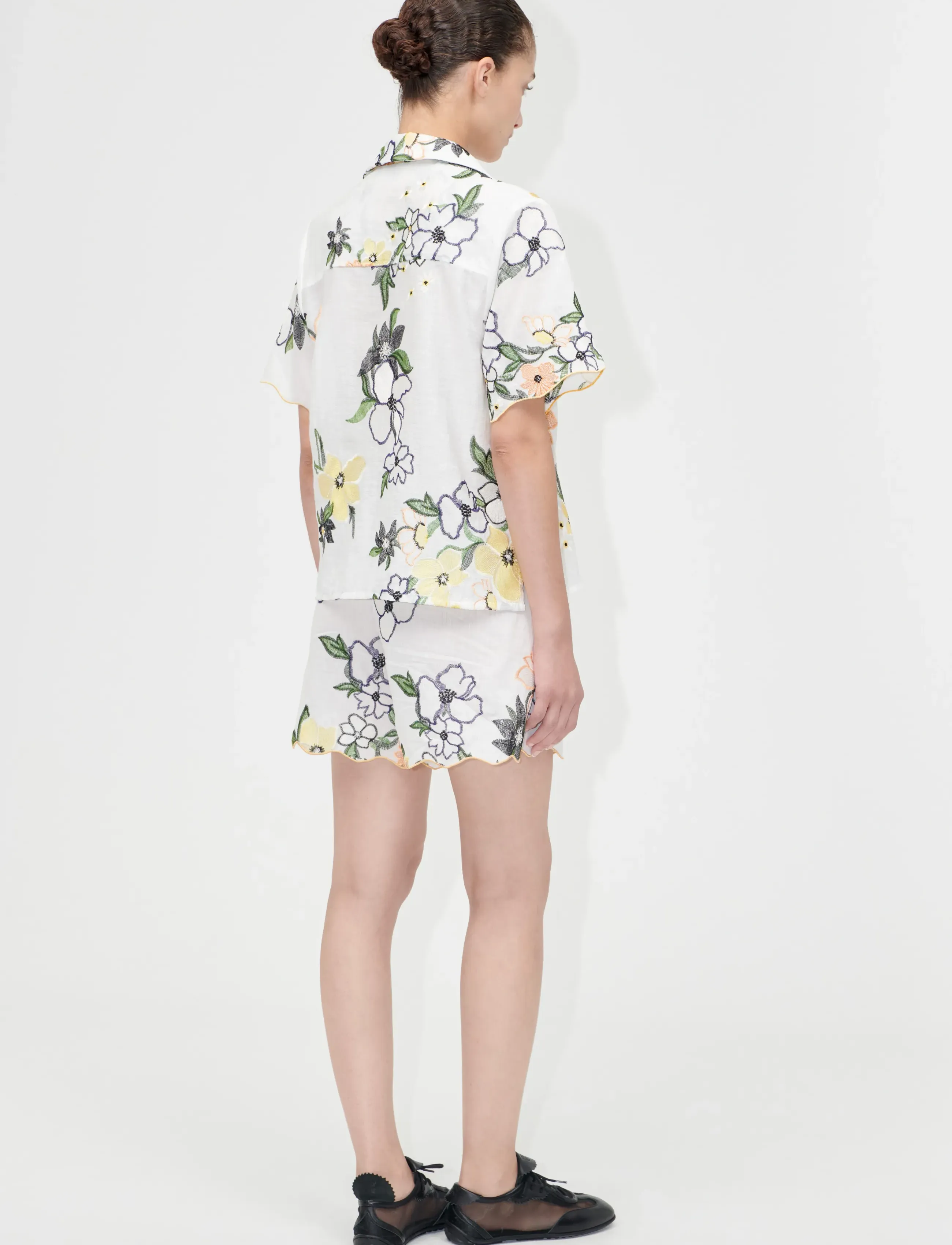 STINE GOYA - 2133 Tencel, Scalloped Short Sleeve - wild flowers embroidery - 3