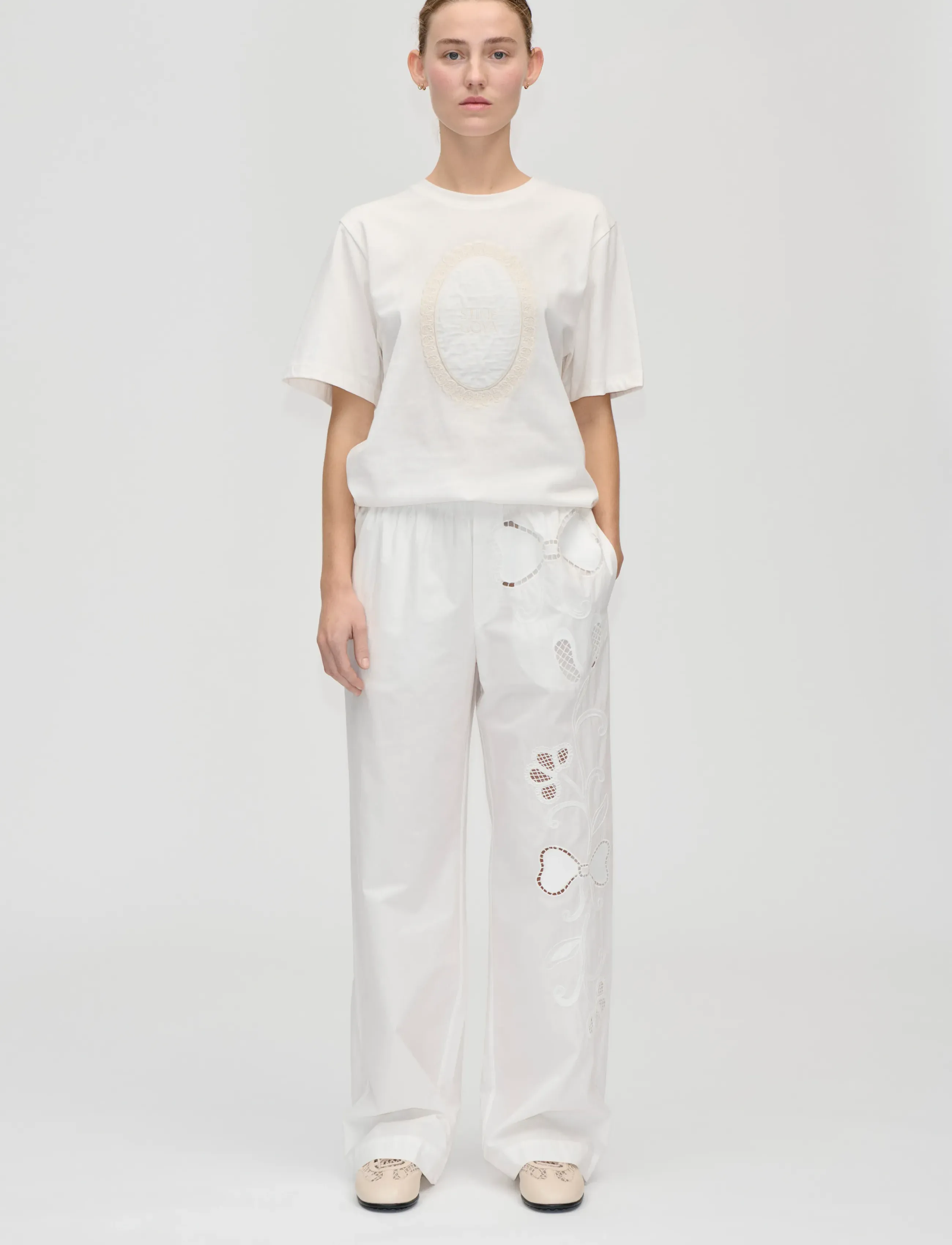 STINE GOYA 2243 Light Jersey, Short Sleeve T-S - T-shirts & Tops - BRODERIE SG PATCH / cream