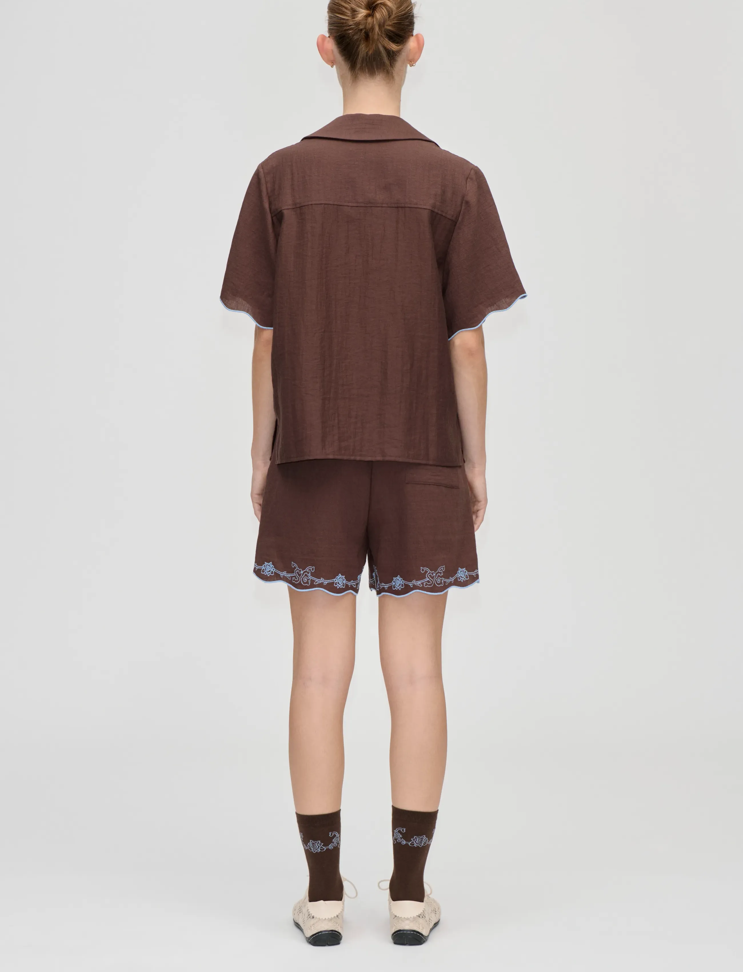 STINE GOYA - 2133 Tencel, Scalloped Short Sleeve - overhemden met korte mouwen - roses embroidery - 3
