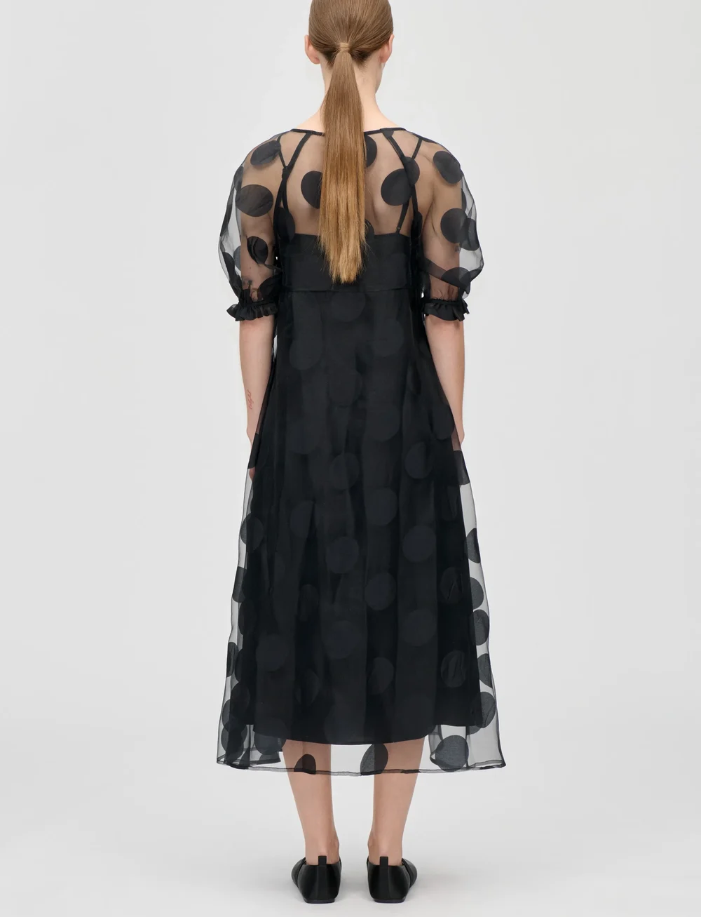 STINE GOYA - 2460 Dotted Organza, Puff Sleeve Lo - midiklänningar - dotted black - 3