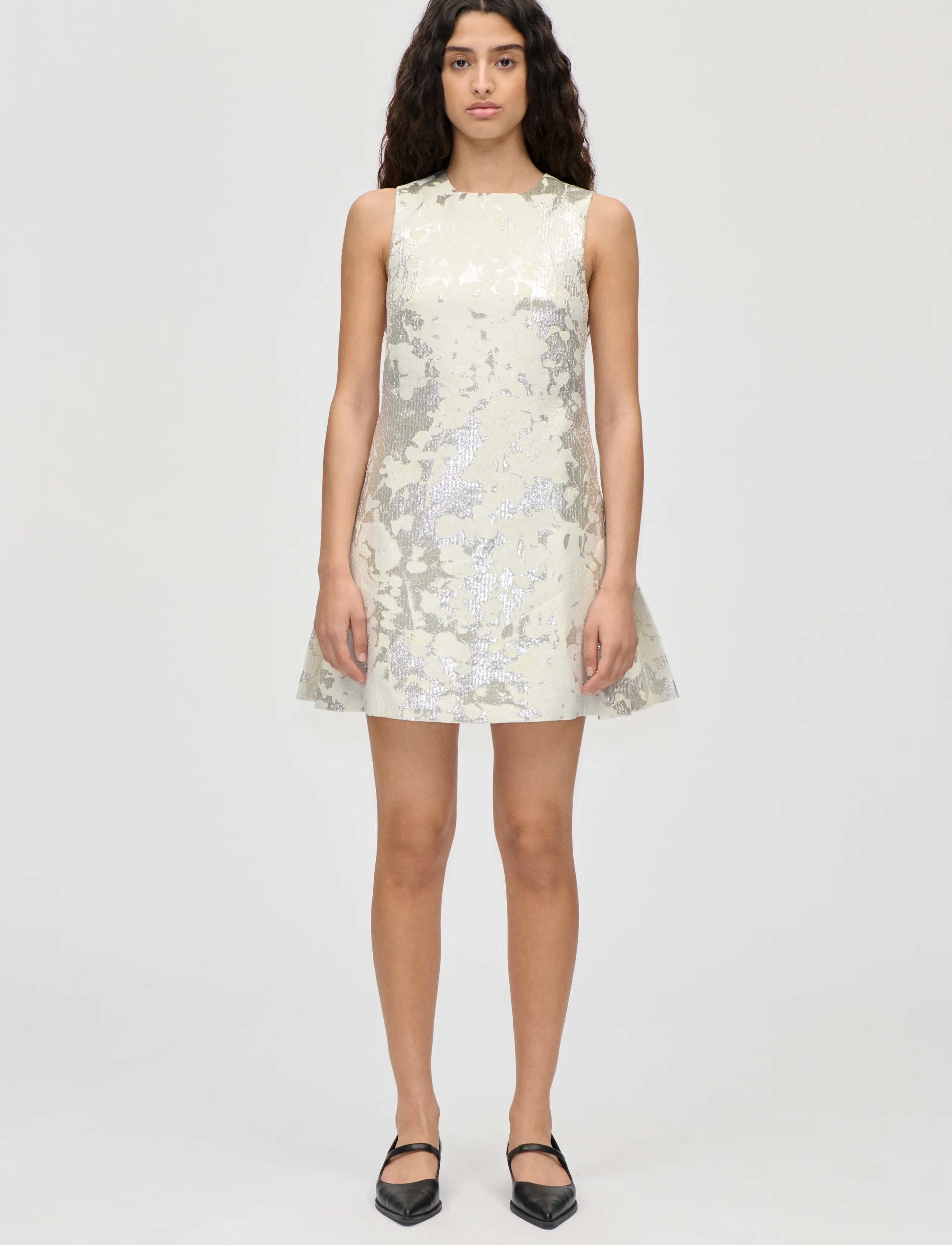 STINE GOYA Metallic Woven Jacquard, Kick Pleat Mini Dress, M, White, Kjoler > Kort Kjole, Dame