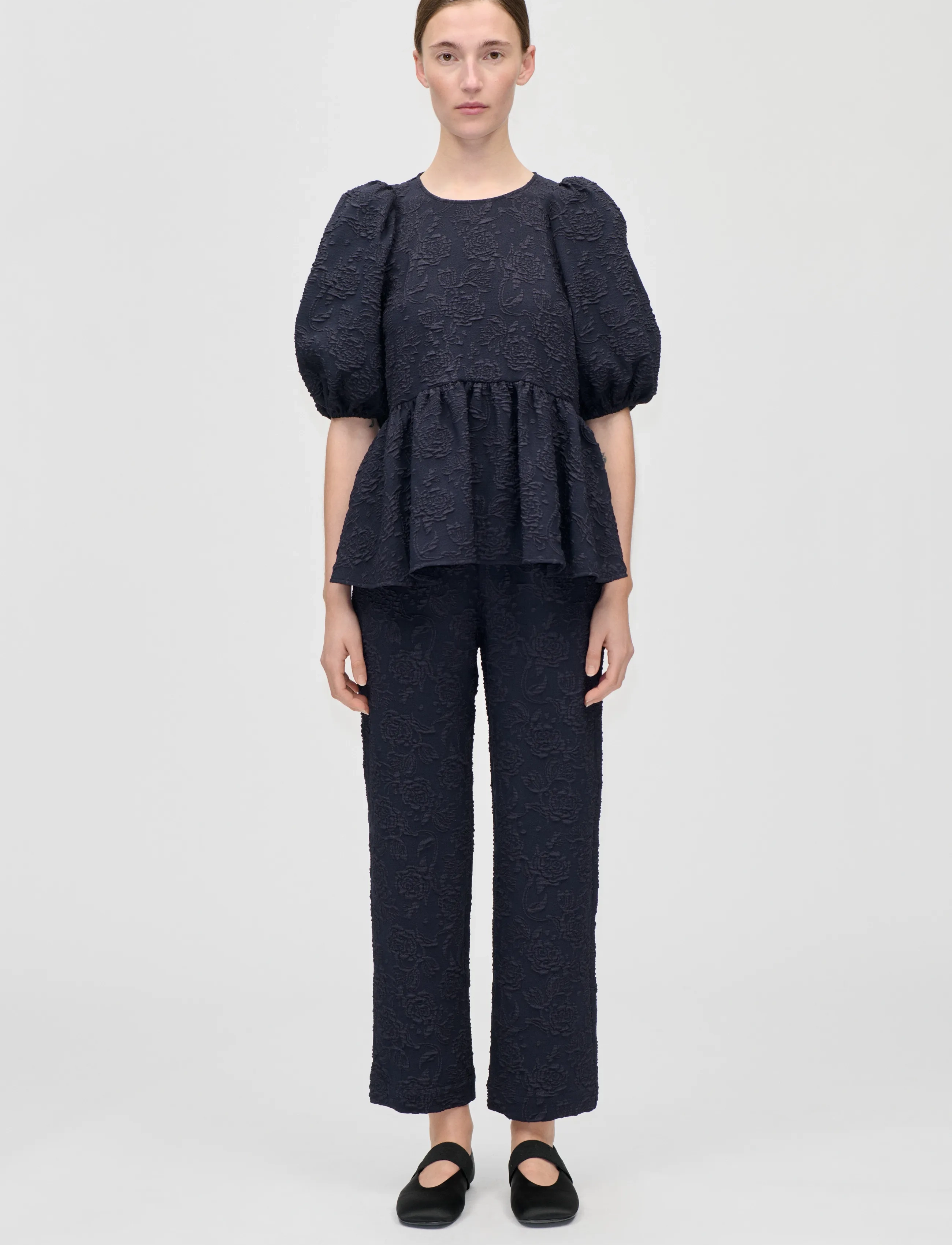 STINE GOYA Stretch Jacquard, Elasticated Waistband Cropped Pants - Transitional Layering - GARDEN RELIEF / navy