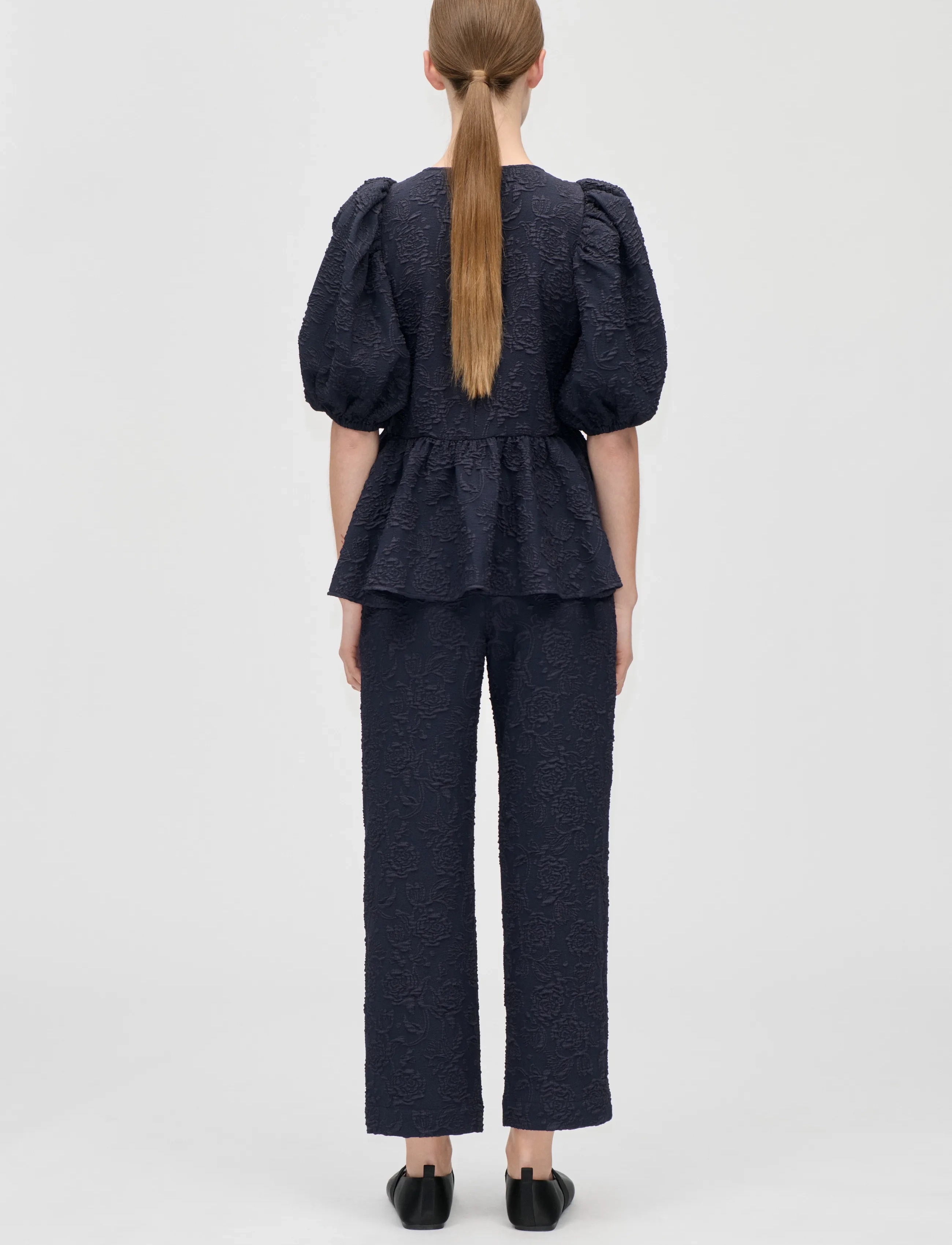 STINE GOYA - Stretch Jacquard, Puff Sleeve Peplum Top - garden relief - 3
