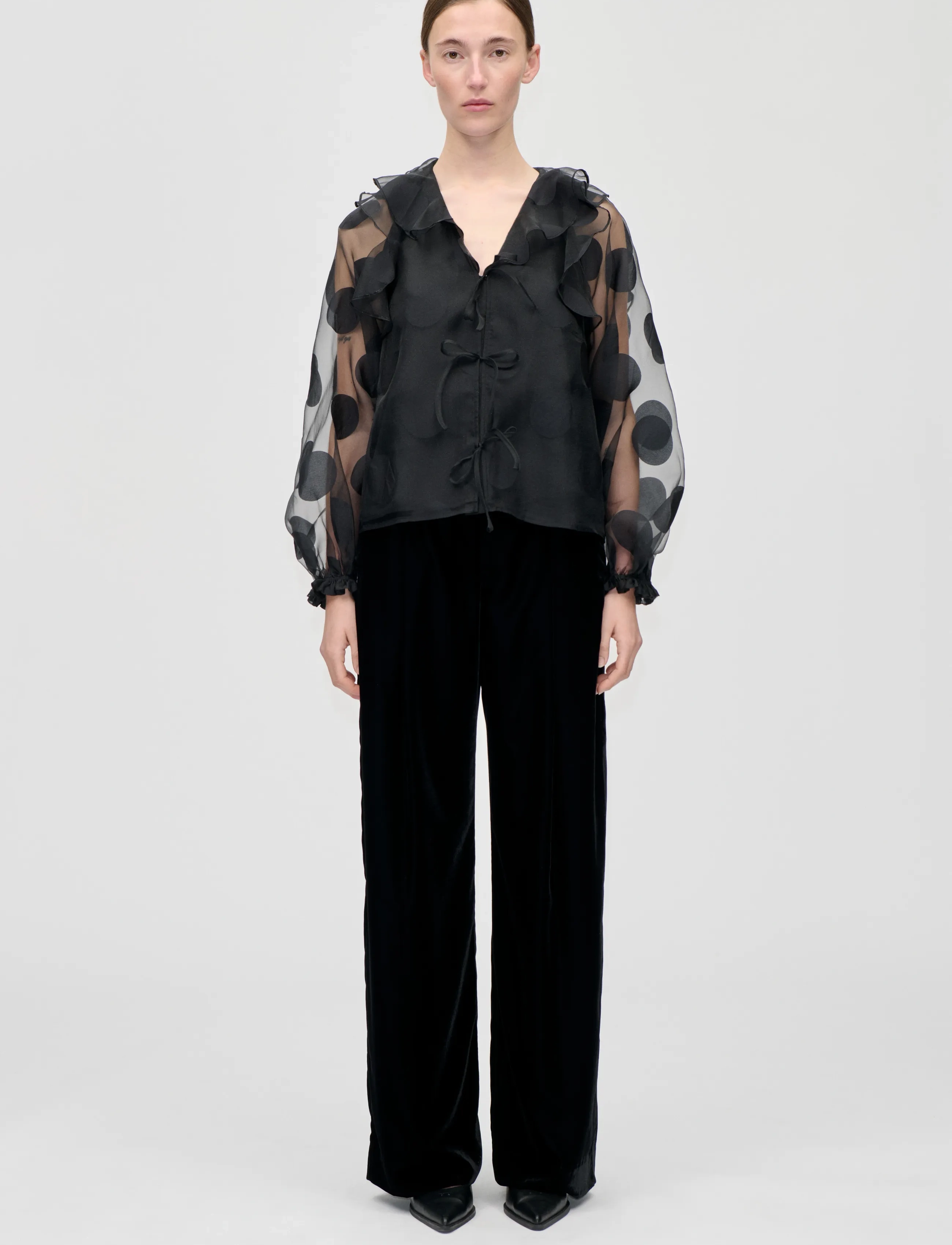 STINE GOYA Dotted Organza, Multi Ruffle Raglan Top - Bluser & Skjorter - DOTTED BLACK / black