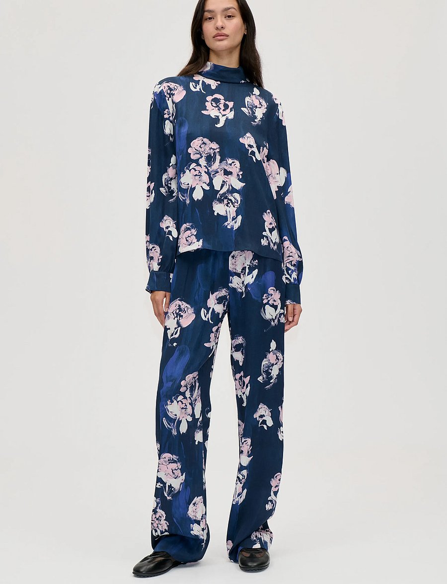 STINE GOYA - 2263 Dry Viscose, Elasticated Long - wide leg trousers - blush roses on indigo - 0