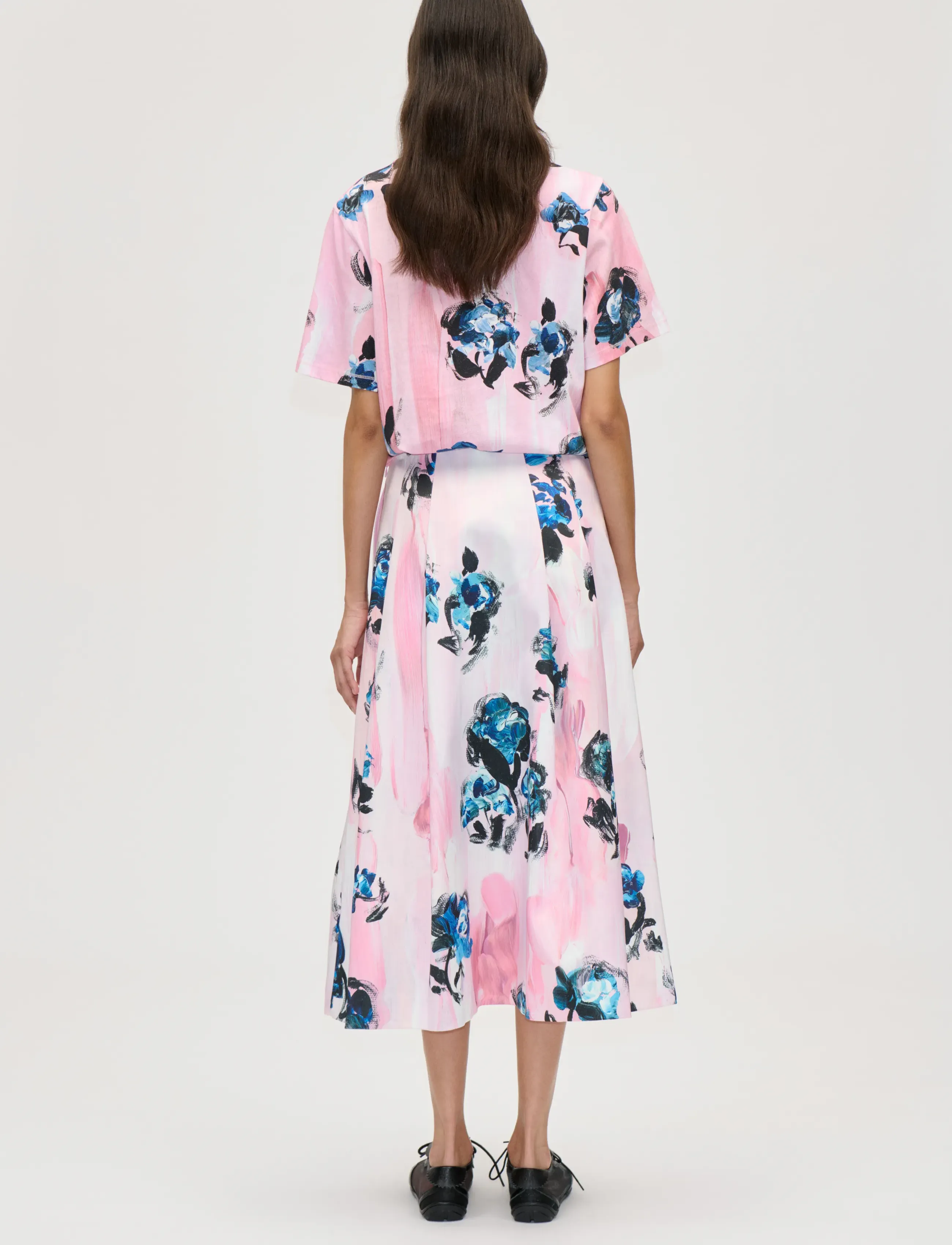 STINE GOYA - 2574 Cotton Mix Duchess, Voluminous - midi skirts - blue roses on blush - 3