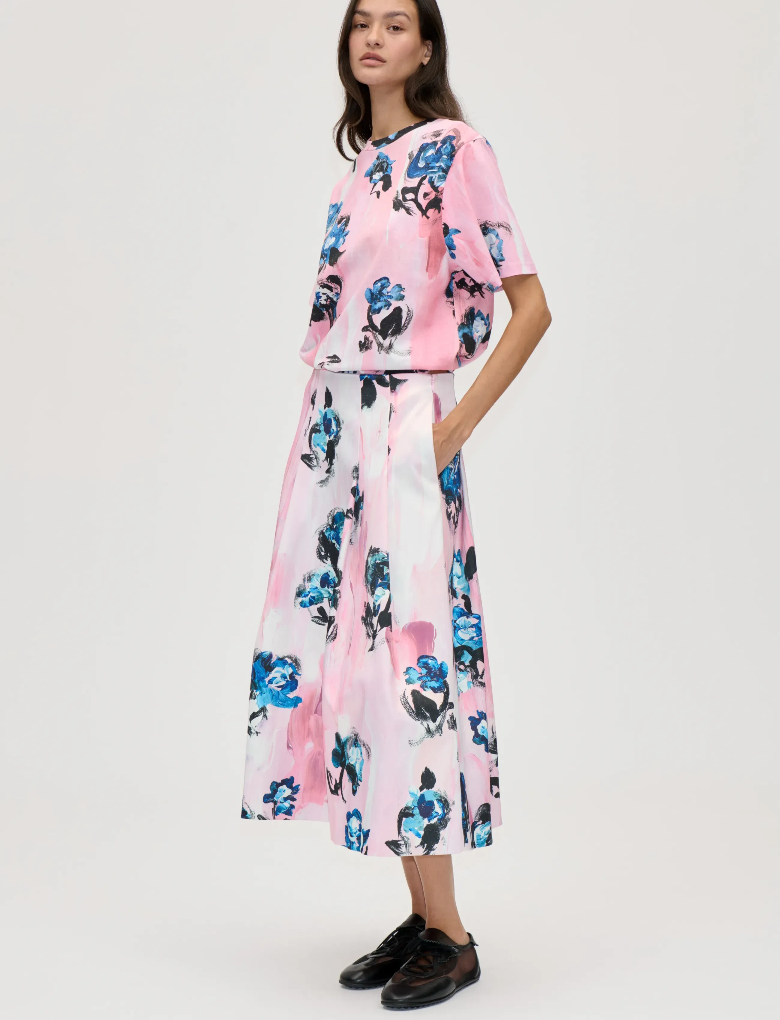 STINE GOYA - 2243 Light Jersey, Short Sleeve T-S - t-shirts - blue roses on blush - 0