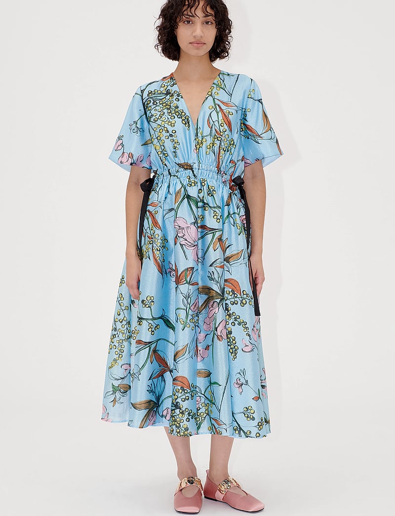 STINE GOYA - 2067 Flat Textured Poly, V-Neck Wai - sommerkjoler - spring mimosa - 4