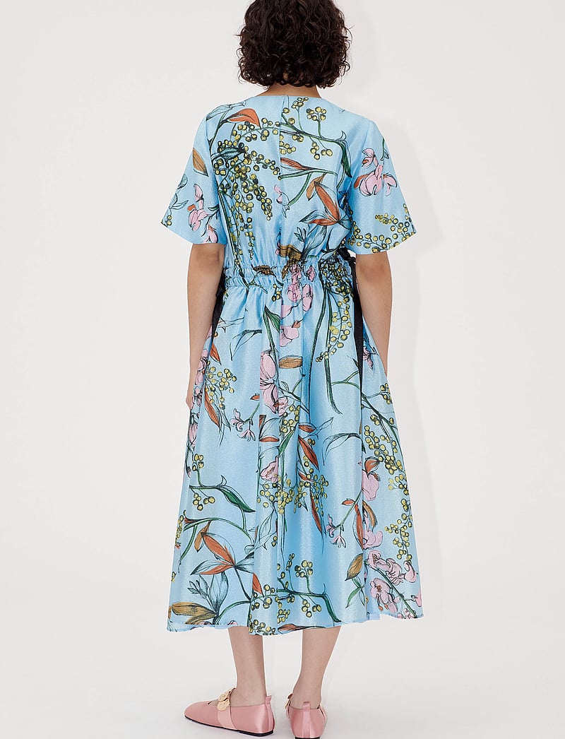 STINE GOYA - 2067 Flat Textured Poly, V-Neck Wai - sommerkjoler - spring mimosa - 5