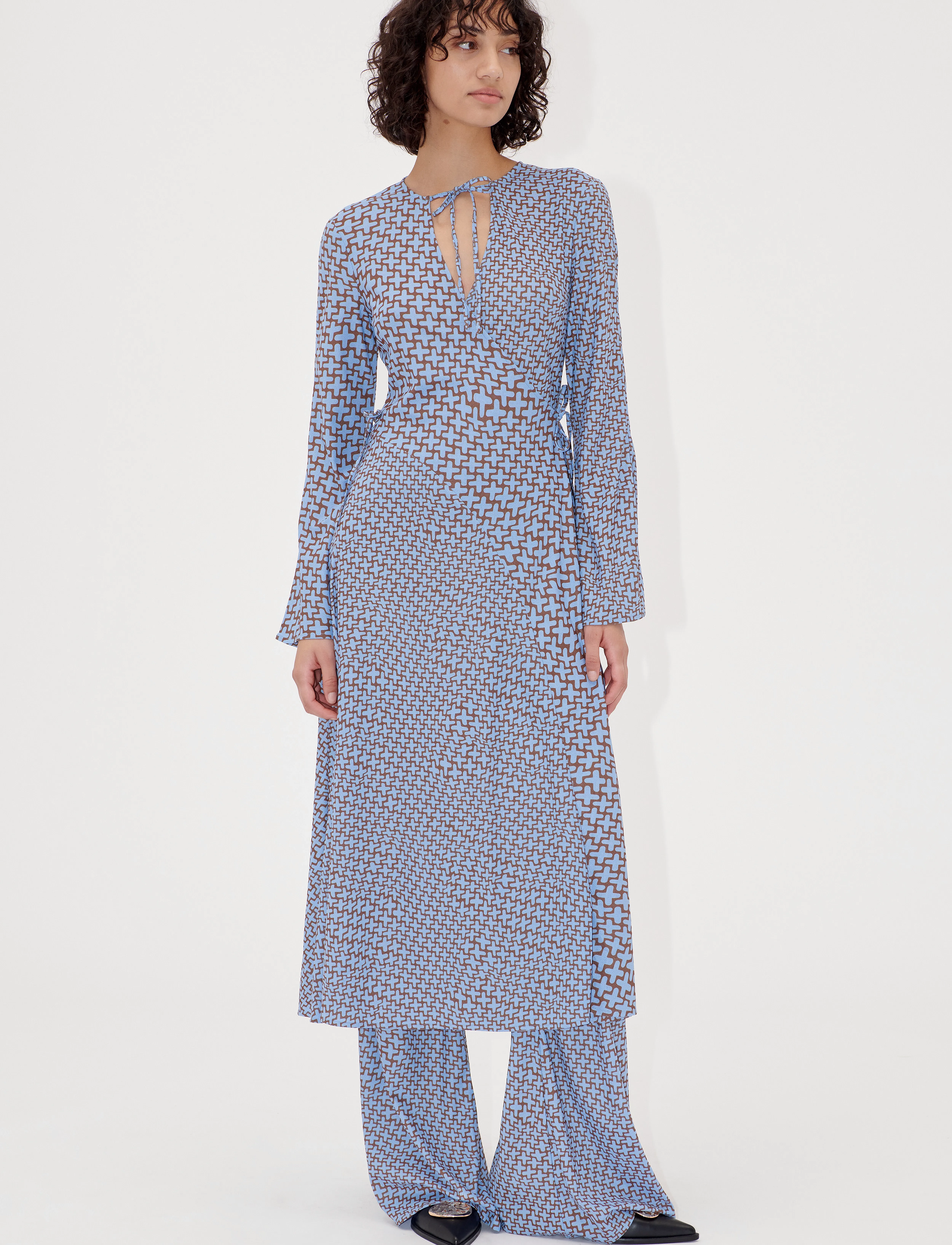 STINE GOYA - 2245 Dry Jersey, Long Sleeve Wrap T - wrap dresses - graphic weave - 2