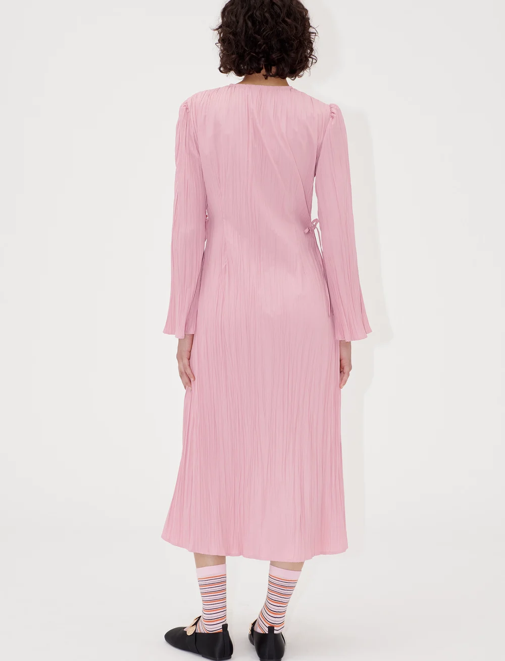 STINE GOYA - 2342 Pleated Poly, Long Sleeve Wrap - midiklänningar - pink nectar - 3