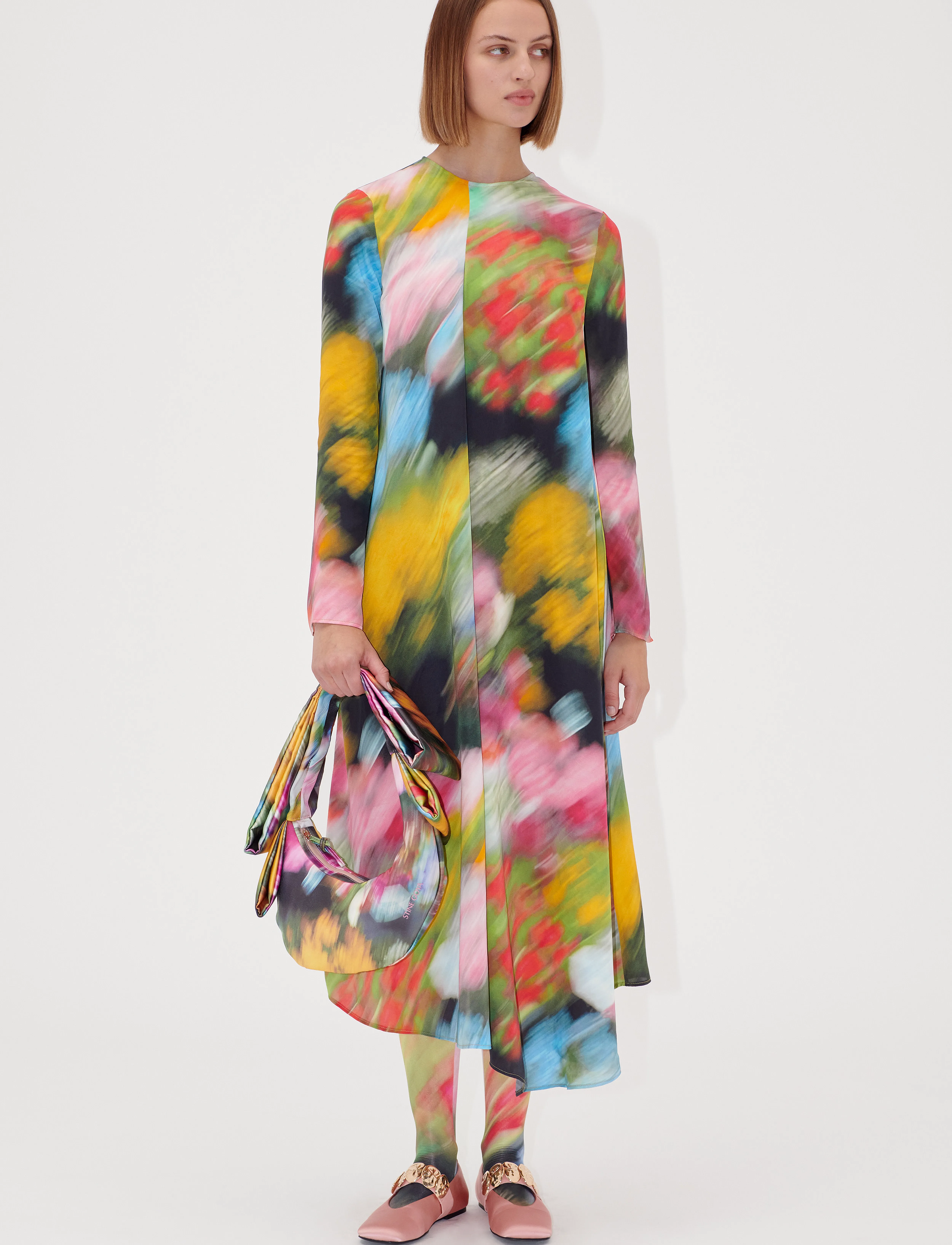 STINE GOYA - 2263 Dry Viscose, Draped Asymmetric - midi kjoler - liquid floral - 2