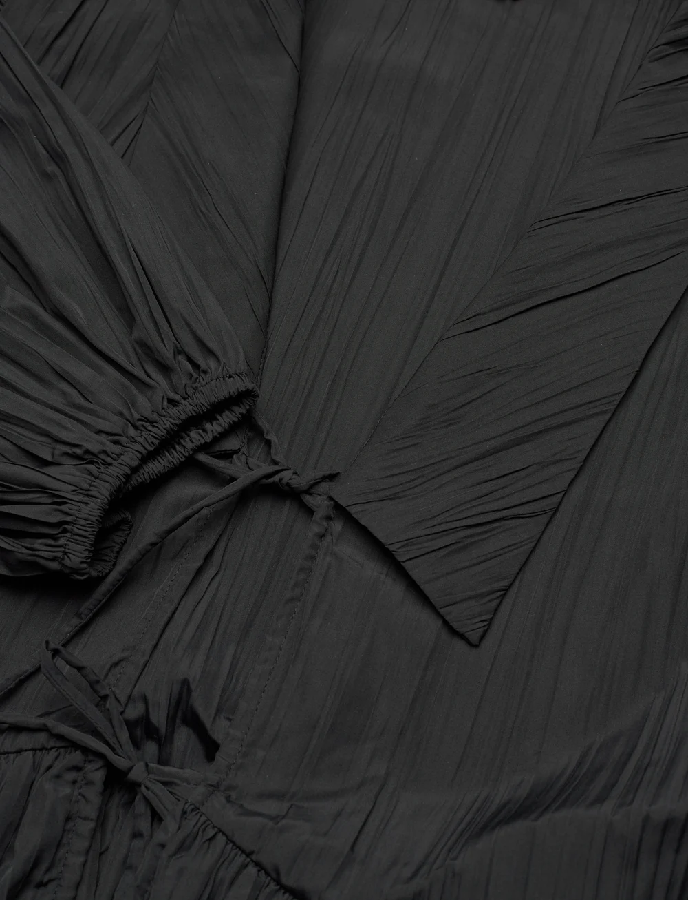 STINE GOYA - 2342 Pleated Poly, Balloon Sleeve T - langærmede bluser - black - 2