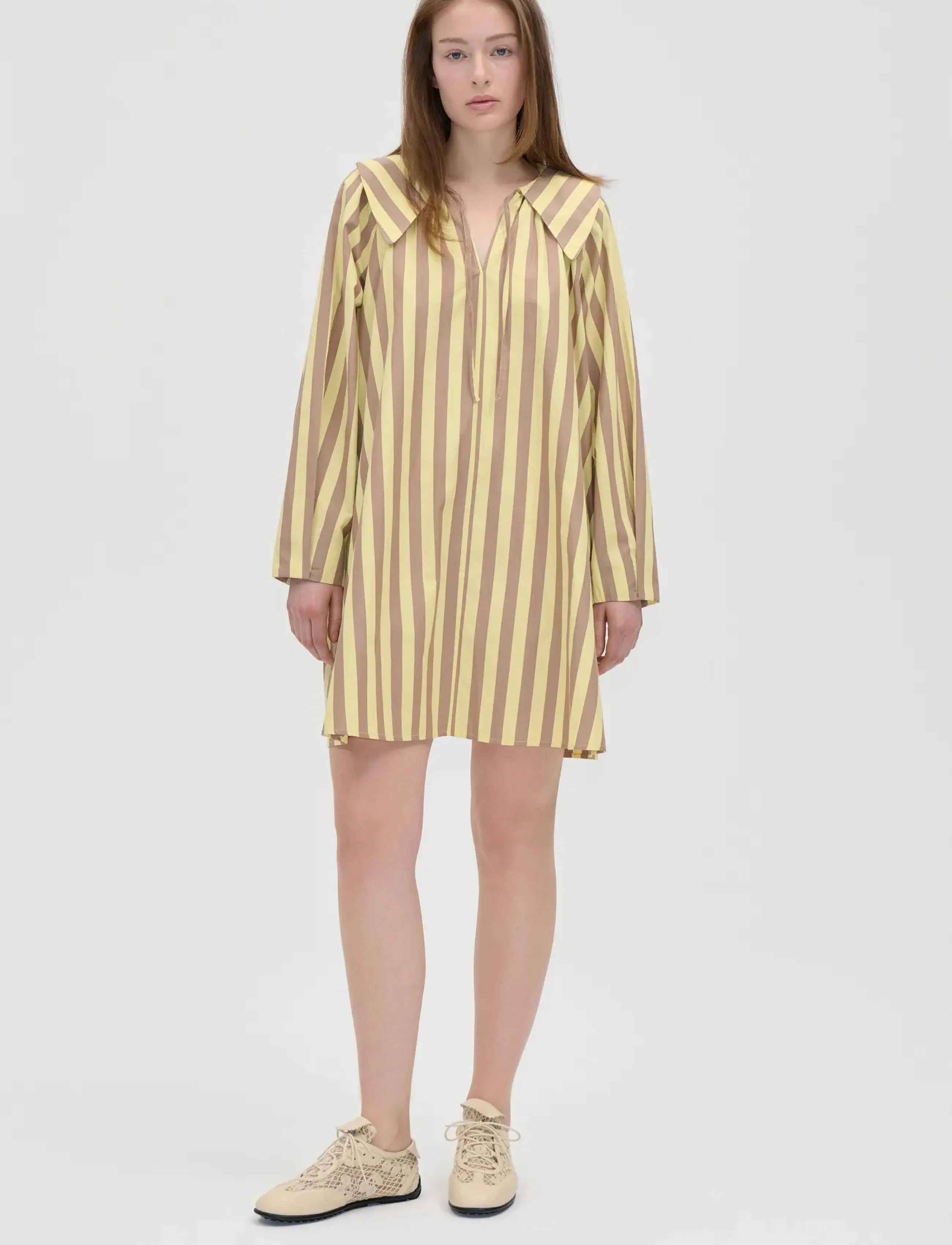 STINE GOYA Soft Striped Embroidery, Collared Voluminous Dress - Nyheder - EQUESTRIAN SUN / yellow