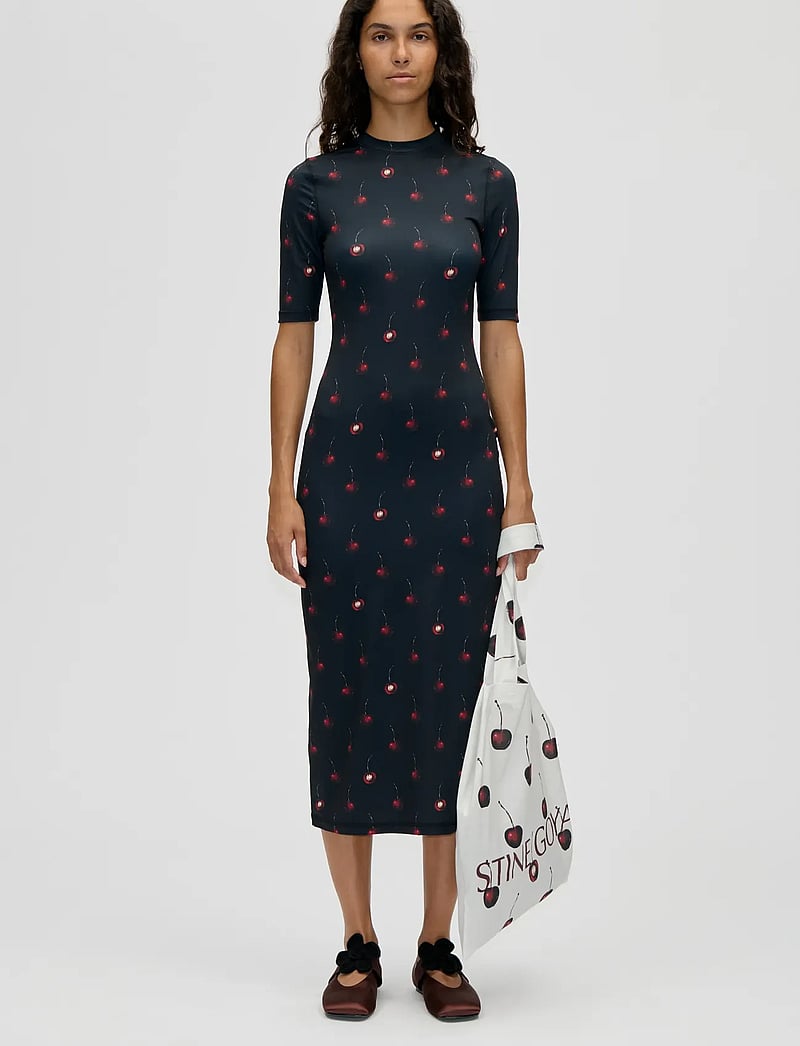 STINE GOYA - Stocking Jersey, Short Sleeve Crewneck Midi Dress - maxikjoler - cherries - 0