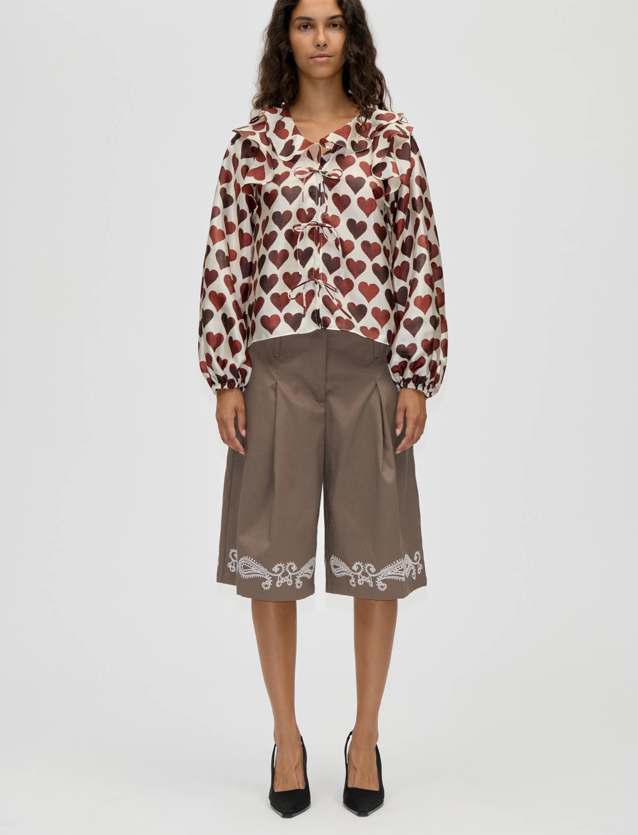 STINE GOYA Flat Textured Poly, Multi Ruffle Raglan Top - Riided - HEARTS / red