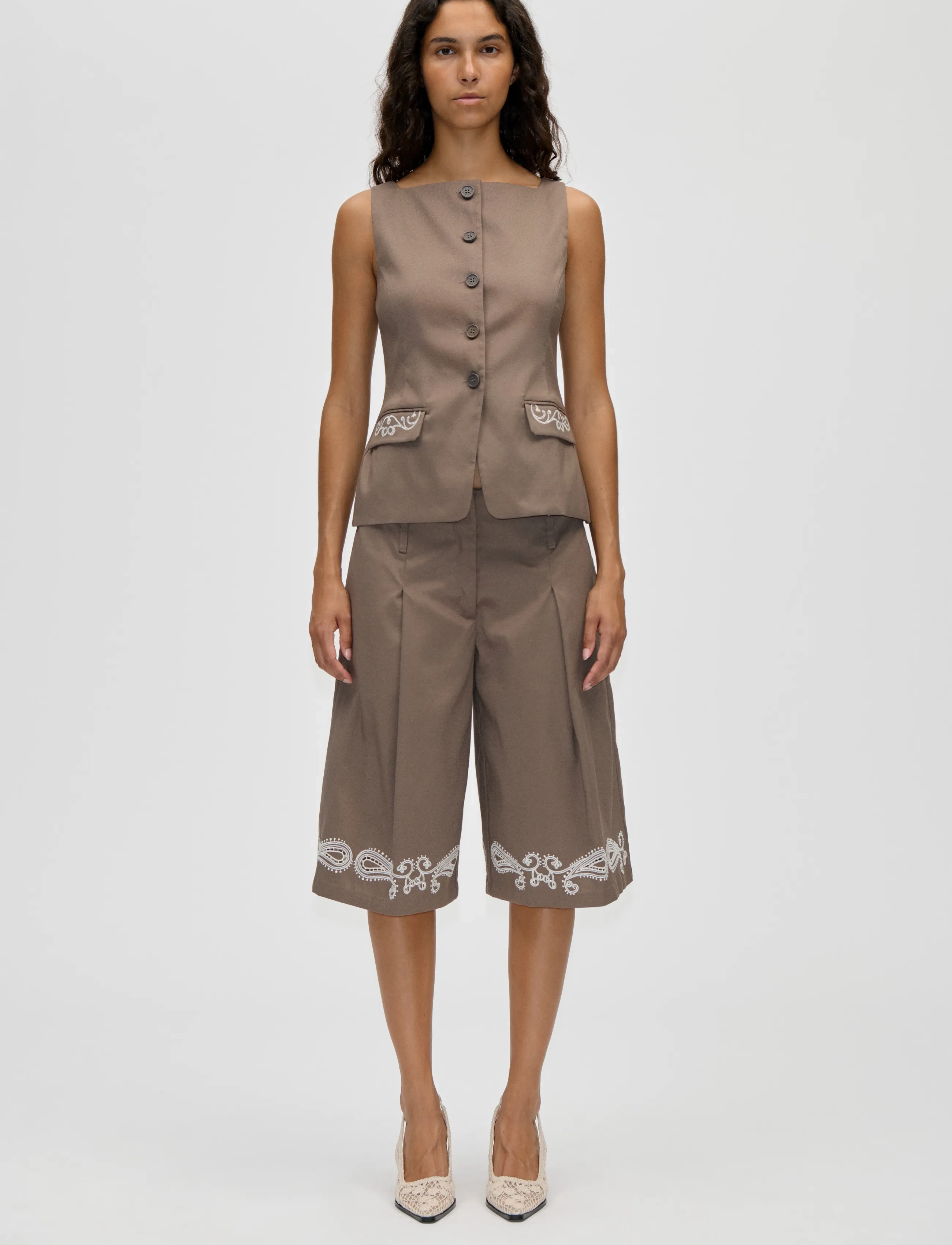 STINE GOYA Embroidered Canvas, Tailored Tank Vest - Riided - CHERRIES ON A PAISLEY / brown