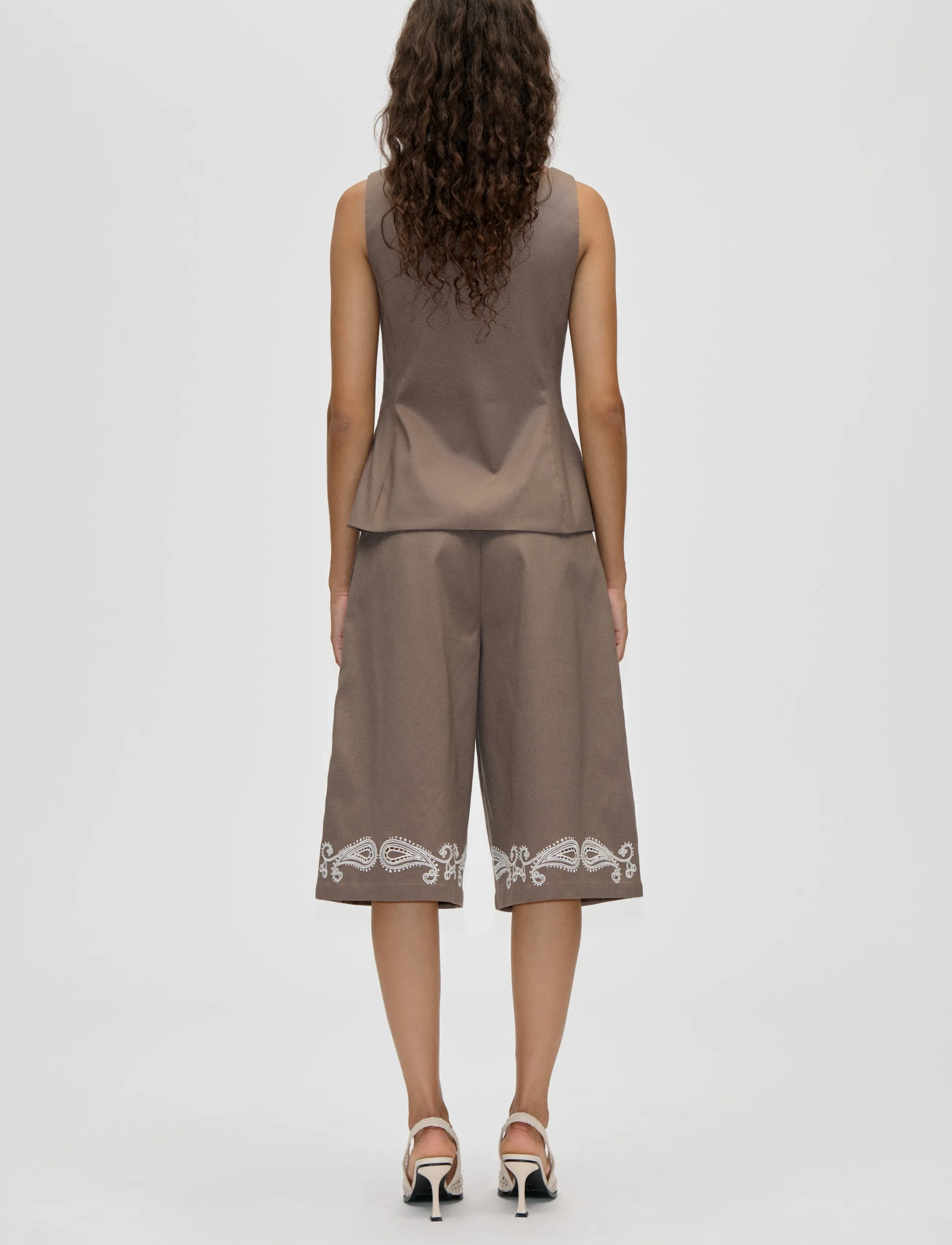 STINE GOYA - Embroidered Canvas, Tailored Tank Vest - veste - cherries on a paisley - 3
