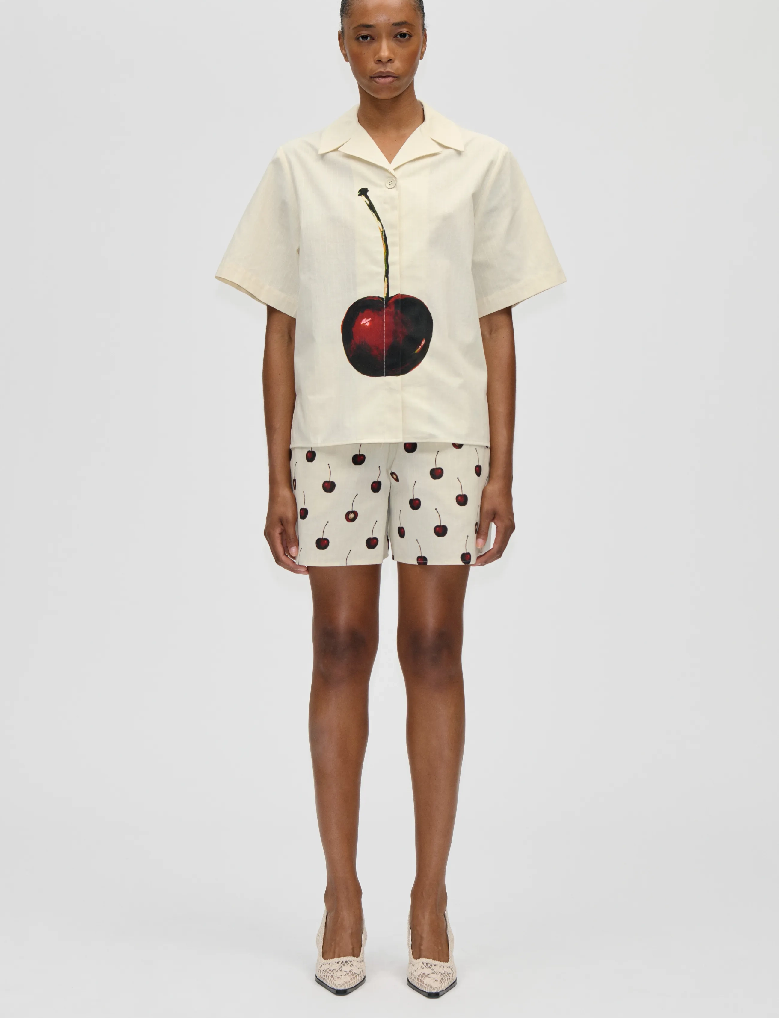 STINE GOYA Crisp Stripe Shirting, Bowling Collar Shirt - Riided - CHERRY / cream