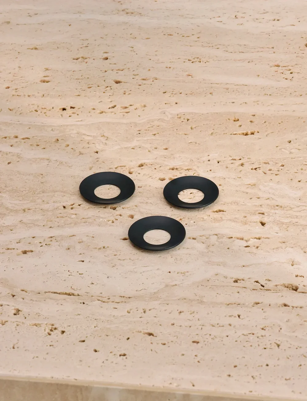 STOFF Nagel - STOFF Nagel candle holder cuff (set with 3 pcs) - kerzenständer - black - 2