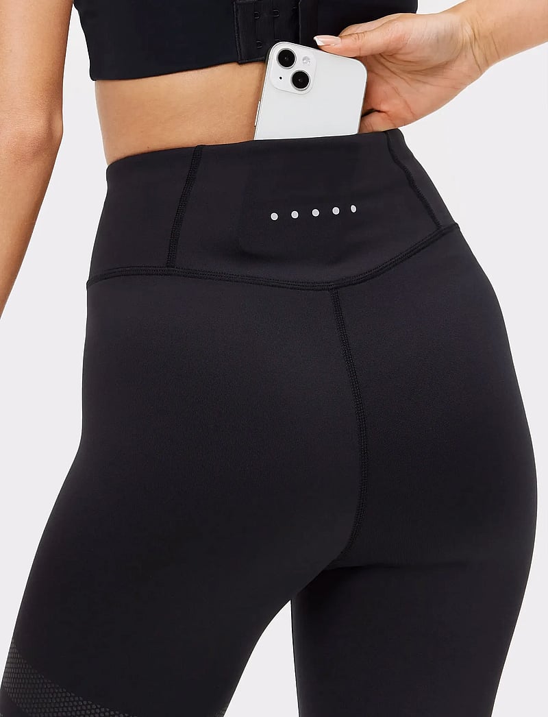 STRONGER - Signature Capri - 3/4 längd - black - 2