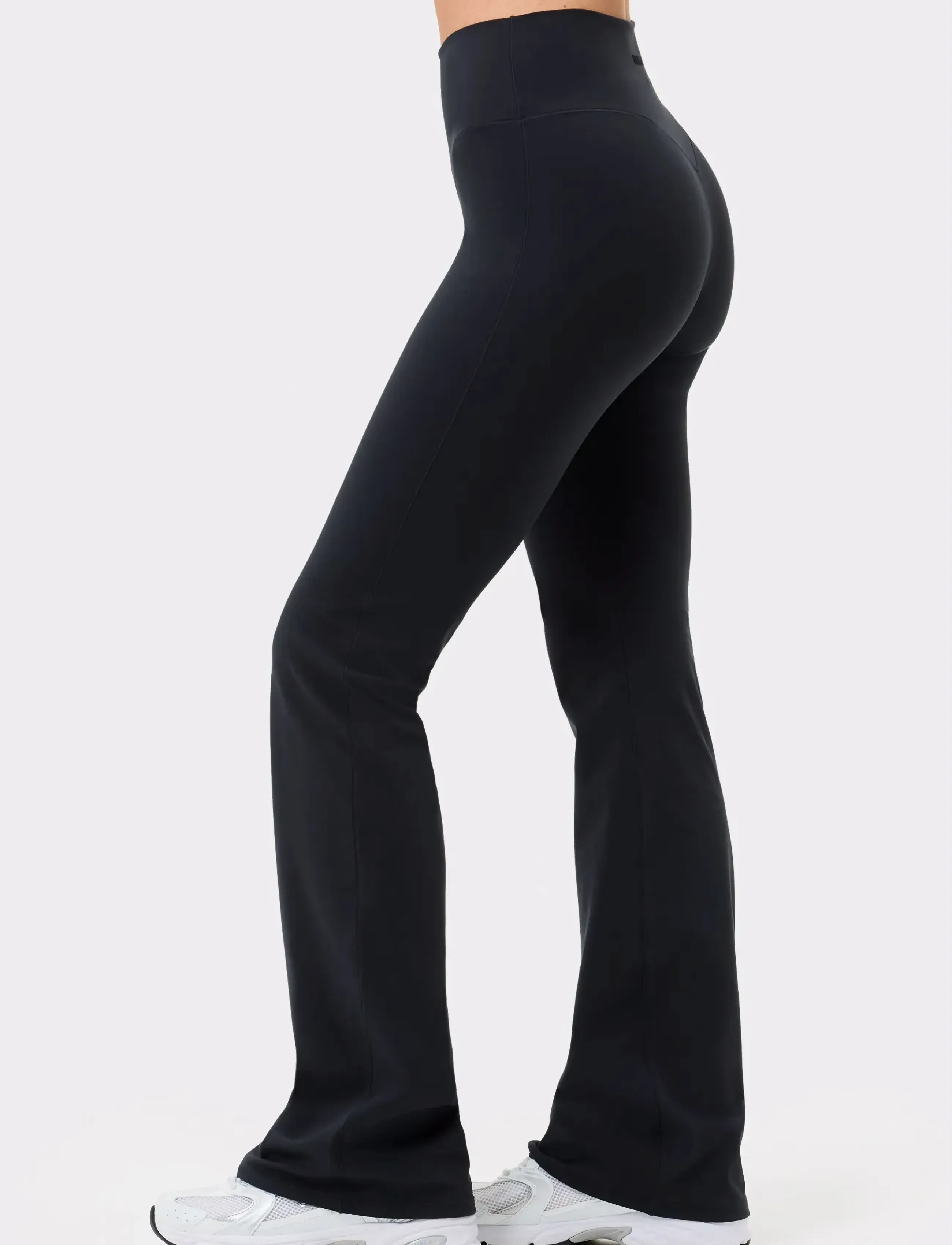 STRONGER Soft Flared Leggings, L, Sport Tights, Schwarz - Frauen