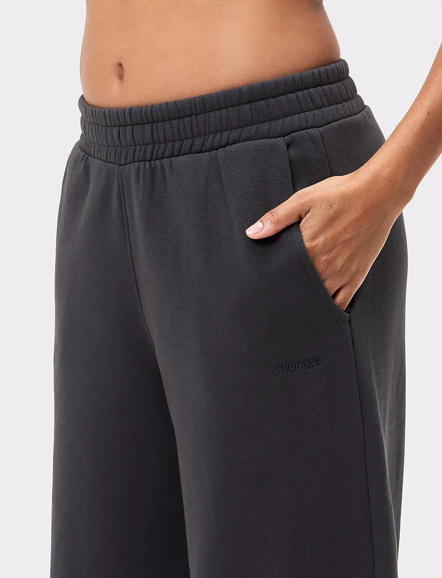 STRONGER - Relaxed Sweatpants - trainingshosen - graphite grey - 3
