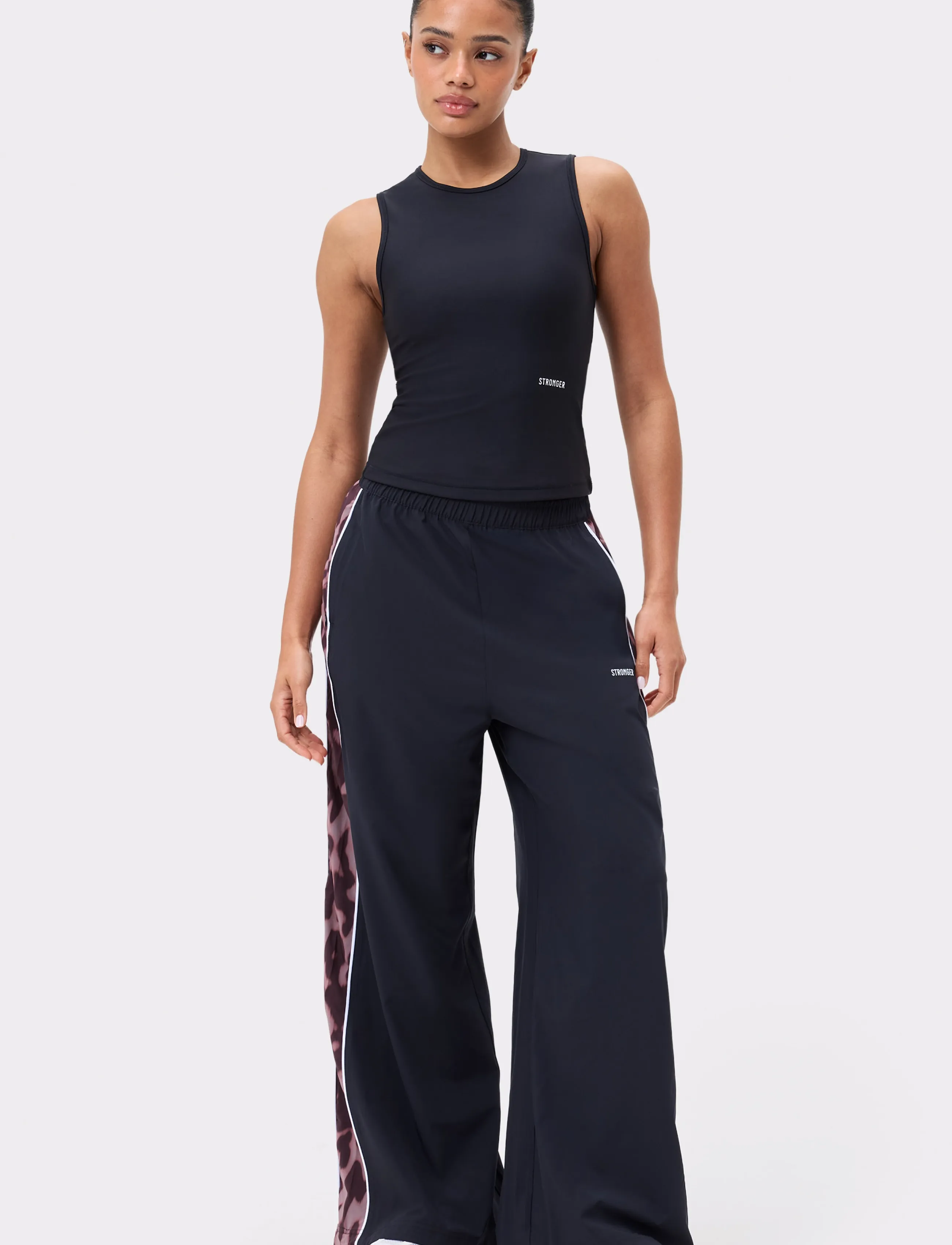 STRONGER Breezy Woven Pants - Sporthosen - BLACK/LEO RUSH / black