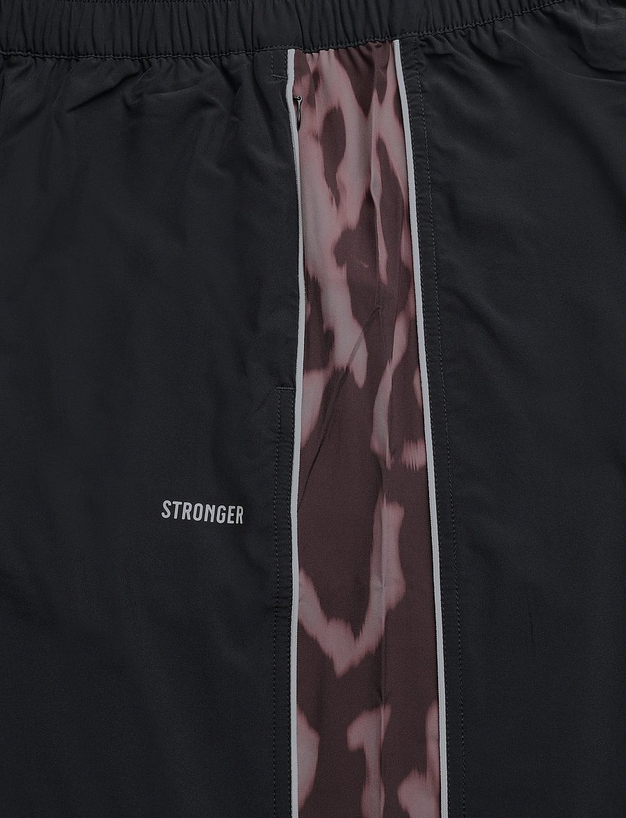 STRONGER - Breezy Woven Pants - joggingbukser - black/leo rush - 5