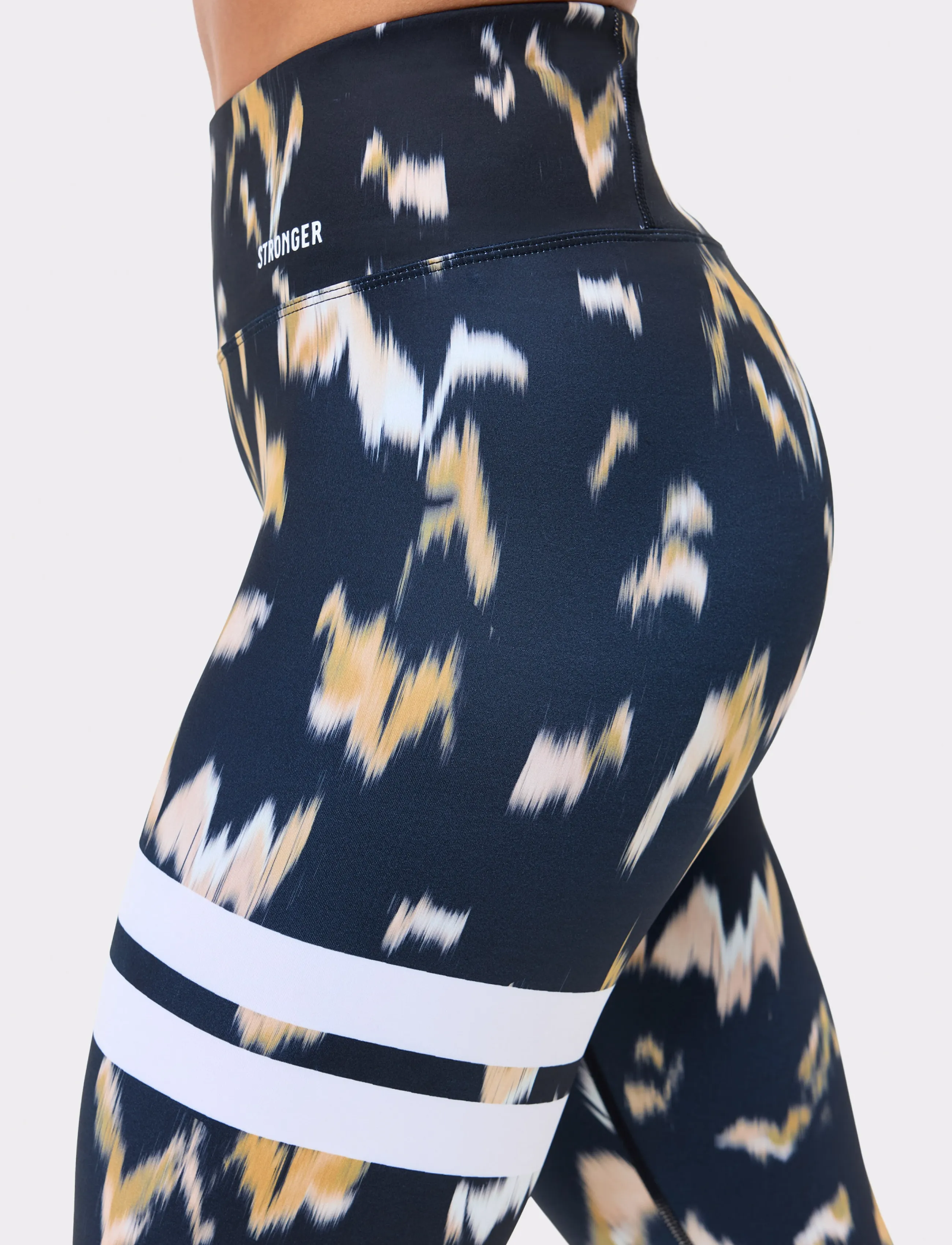 STRONGER - Explore Printed Leggings - training tights - savannah print - 2