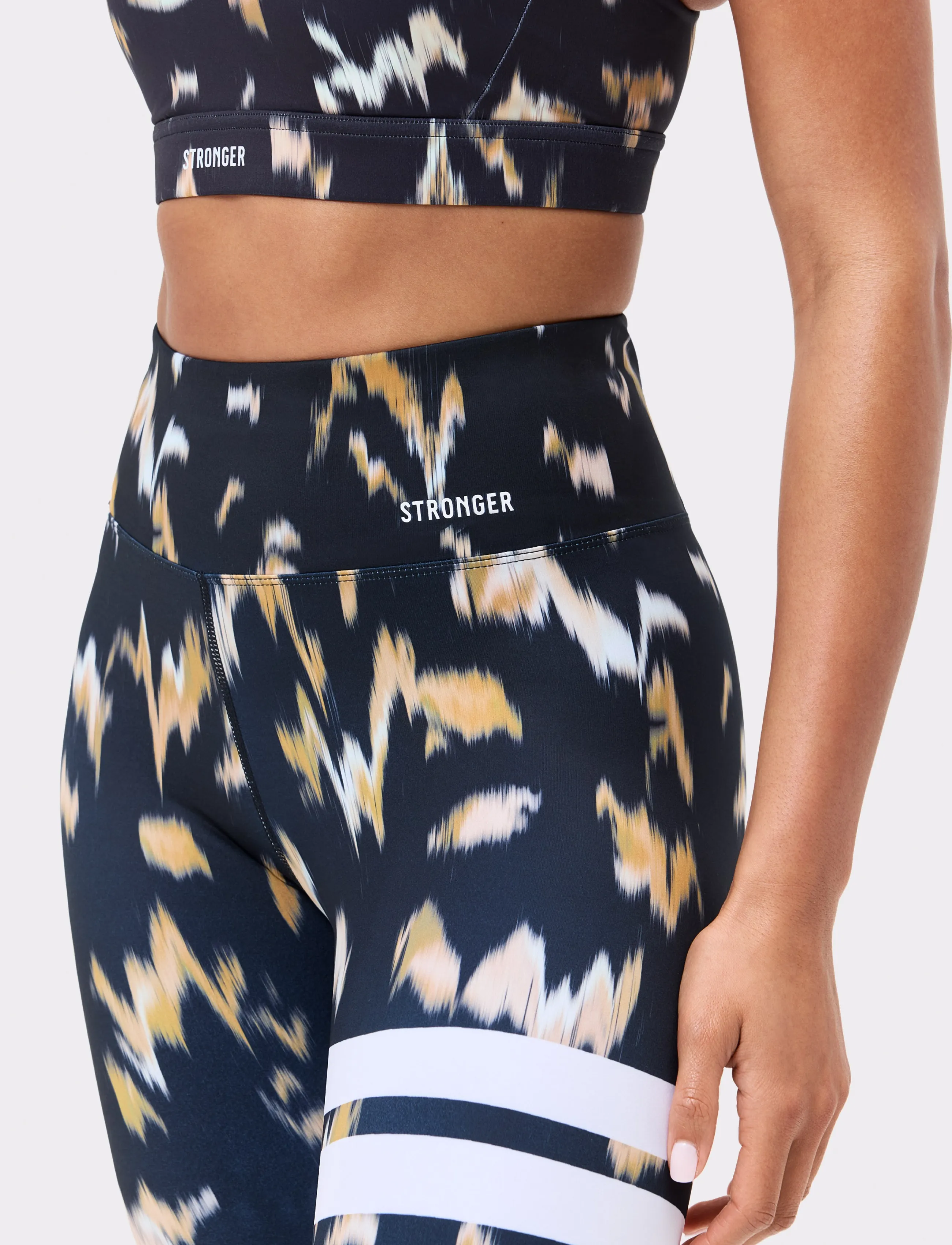 STRONGER - Explore Printed Leggings - training tights - savannah print - 4