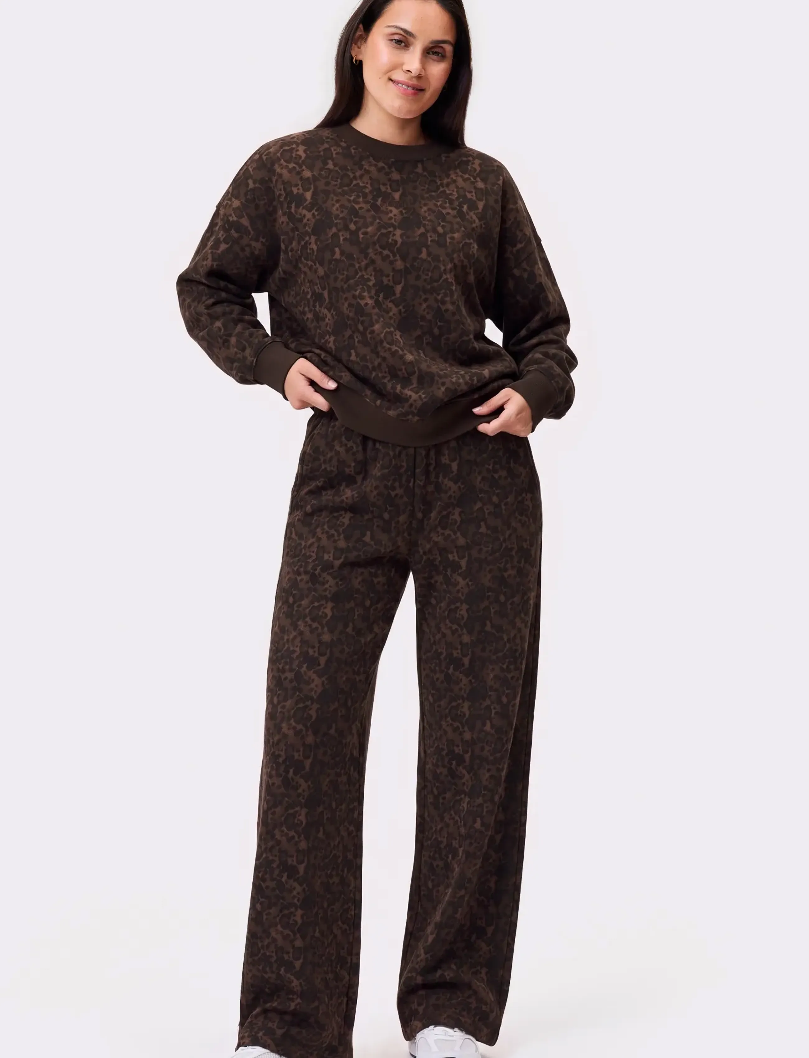 STRONGER - Relaxed Wide Sweatpants - joggingbukser - dark leo - 0
