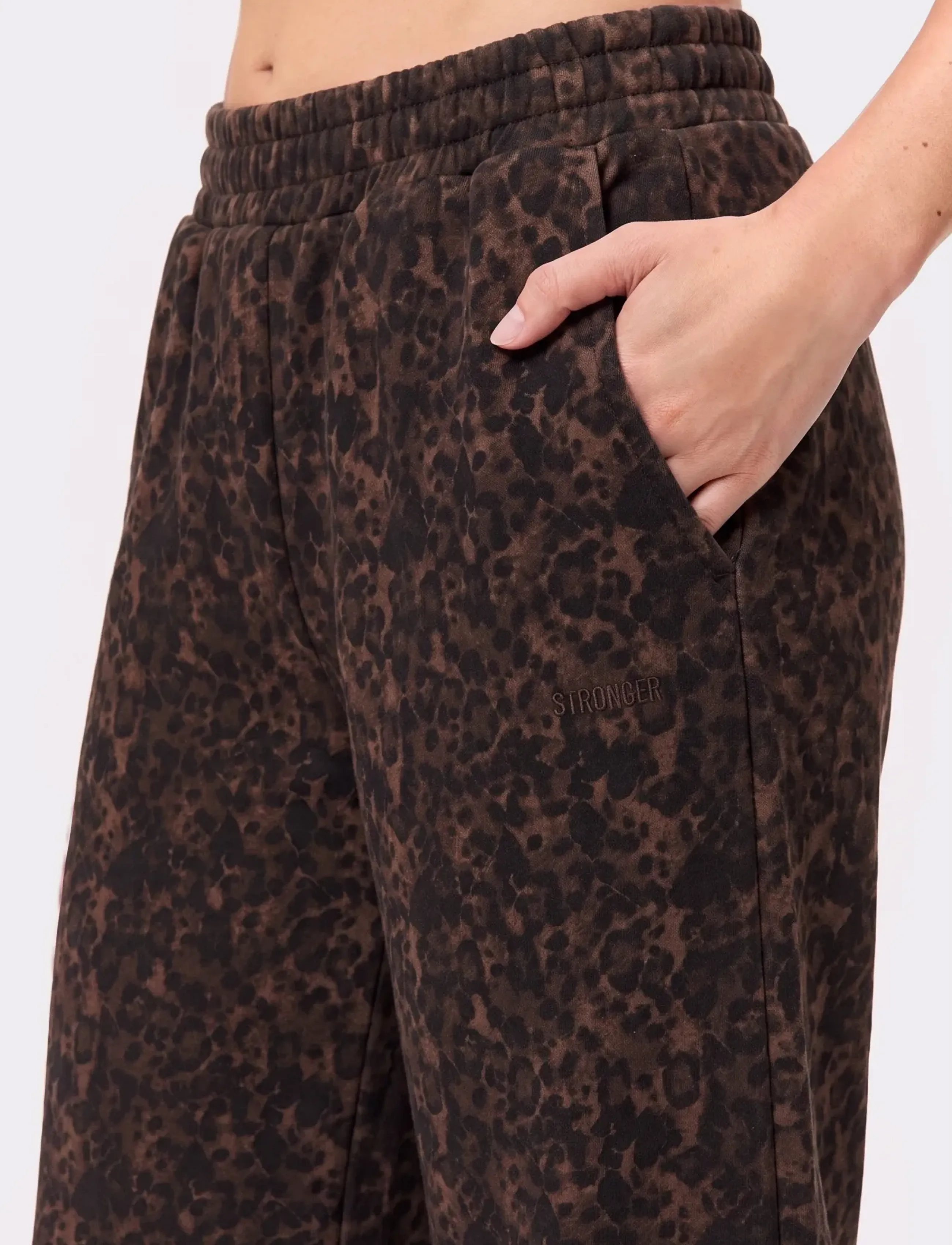 STRONGER Relaxed Wide Sweatpants byxor dam – bild 6