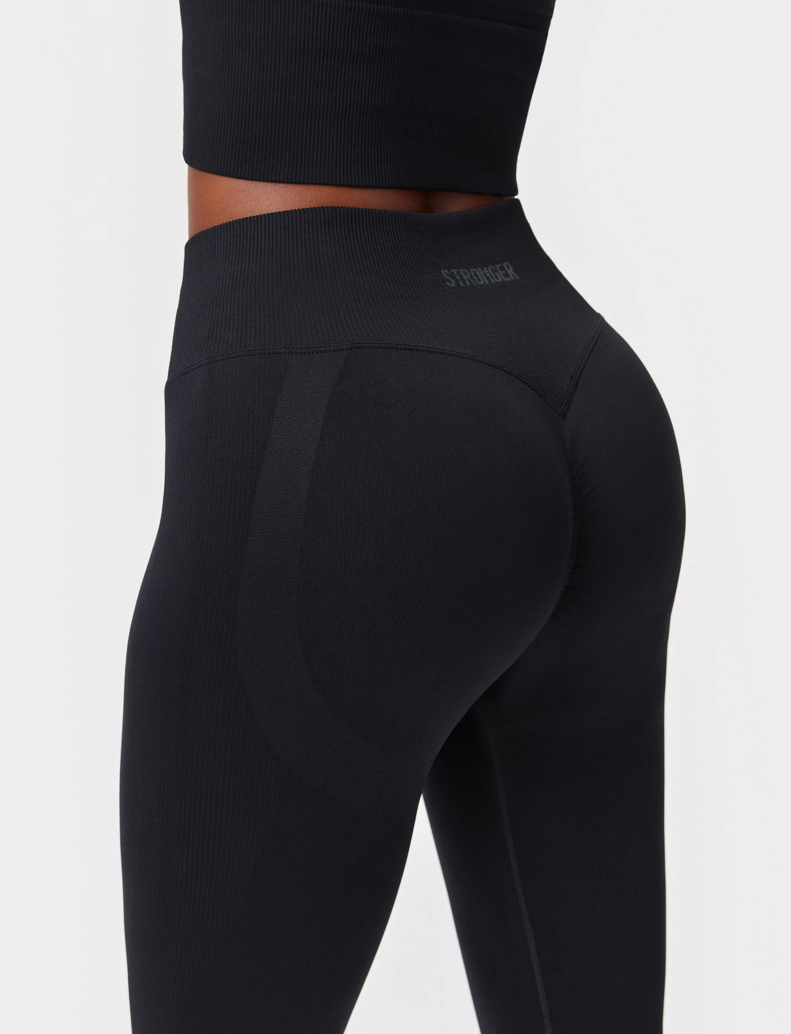 STRONGER - Seamless Contour Scrunch Leggings - täispikkus - black - 4