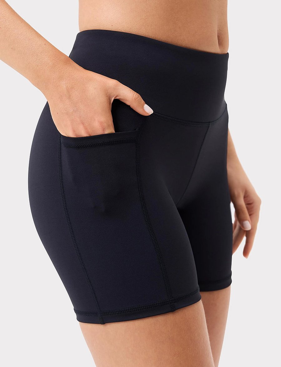 STRONGER - Signature Pocket Contouring Shorts - 1/2 länge - black - 2