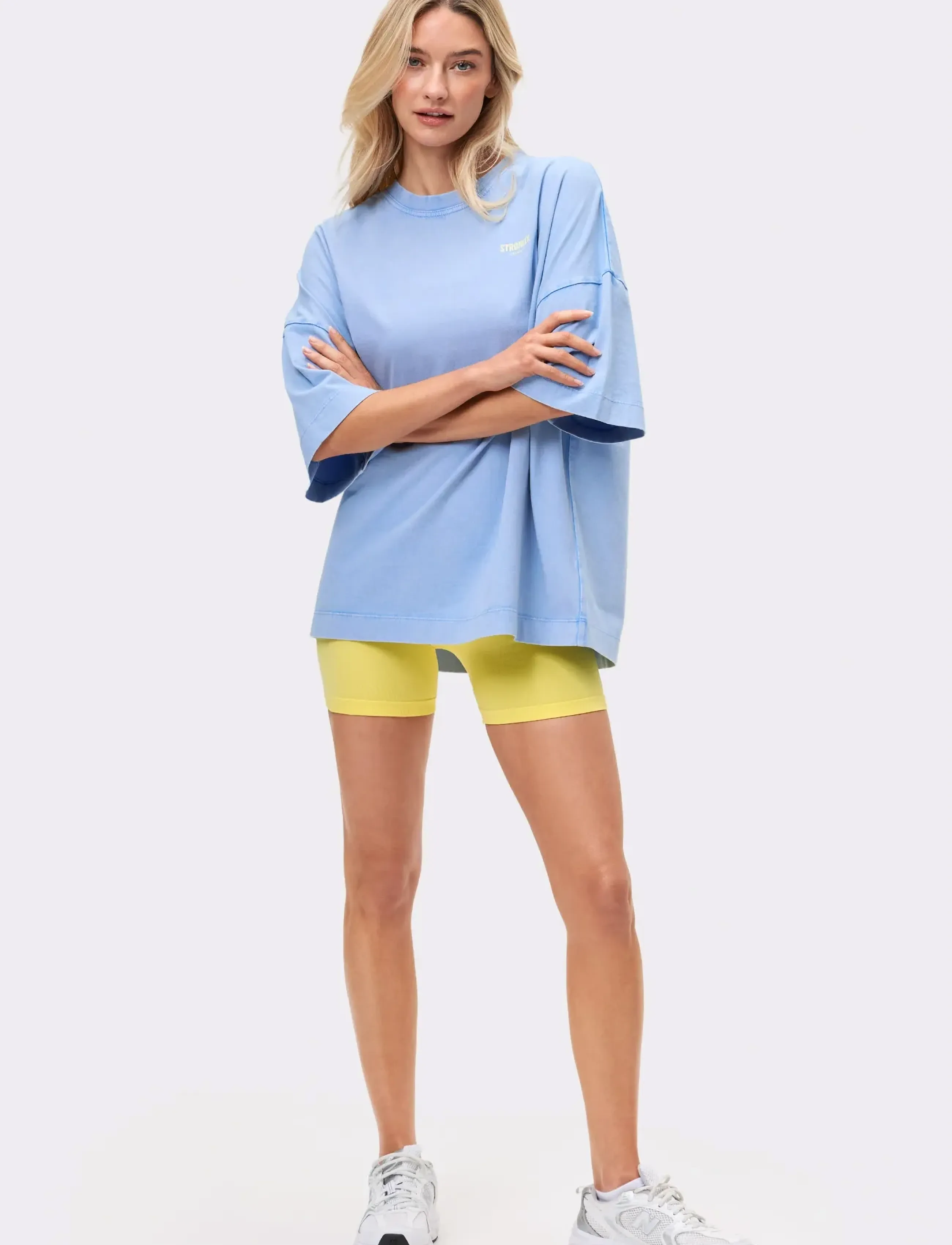 STRONGER Oversized Crew T-Shirt, M, Sports Oberteile & T-shirts, Blau - Sport Frauen