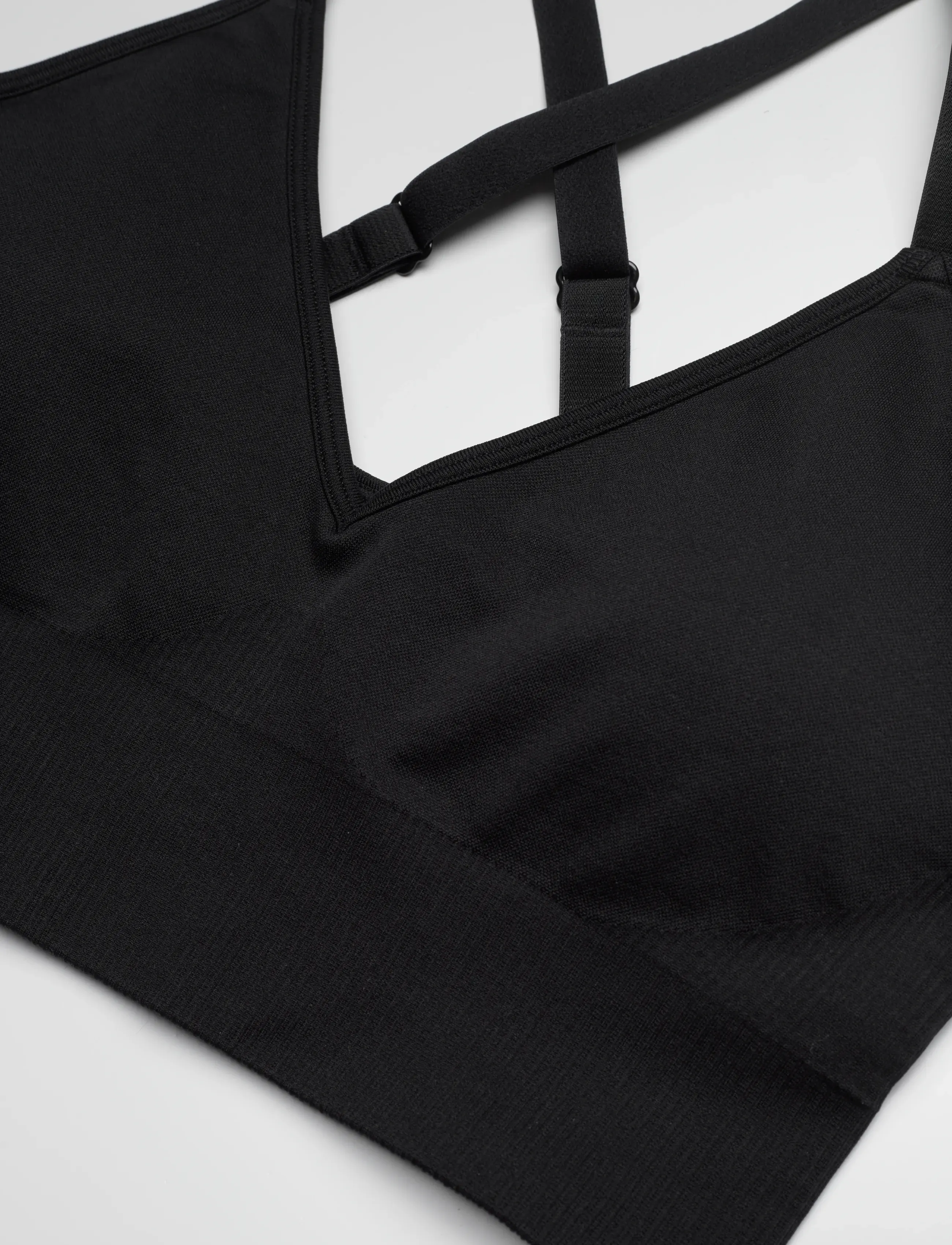 STRONGER - Seamless V-neck bra - sporta krūšturi - black - 2