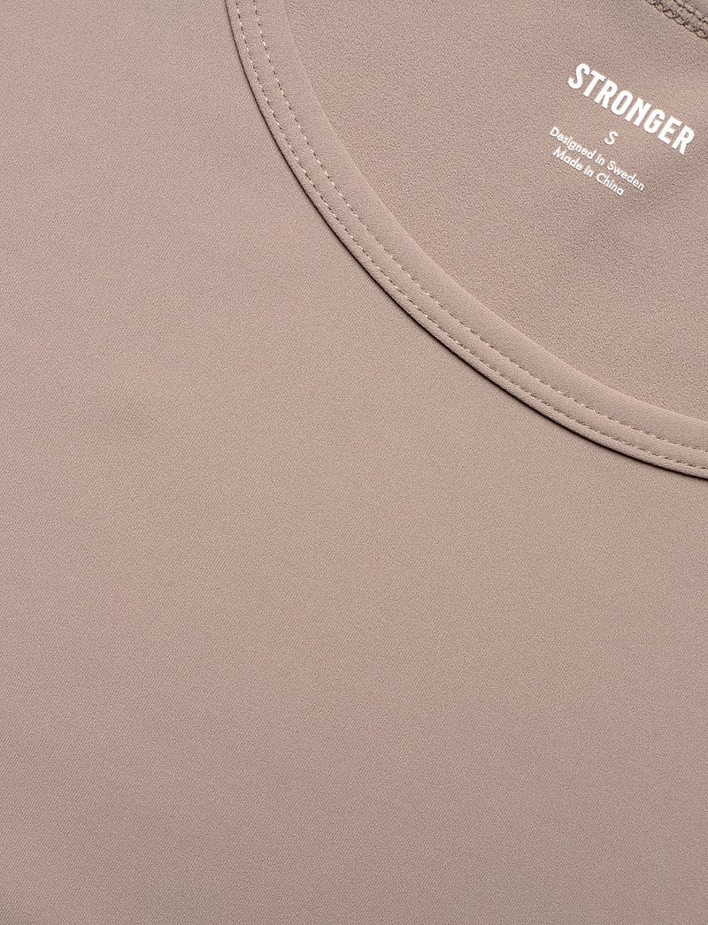 STRONGER - Soft T-shirt - t-shirts - cinder - 2