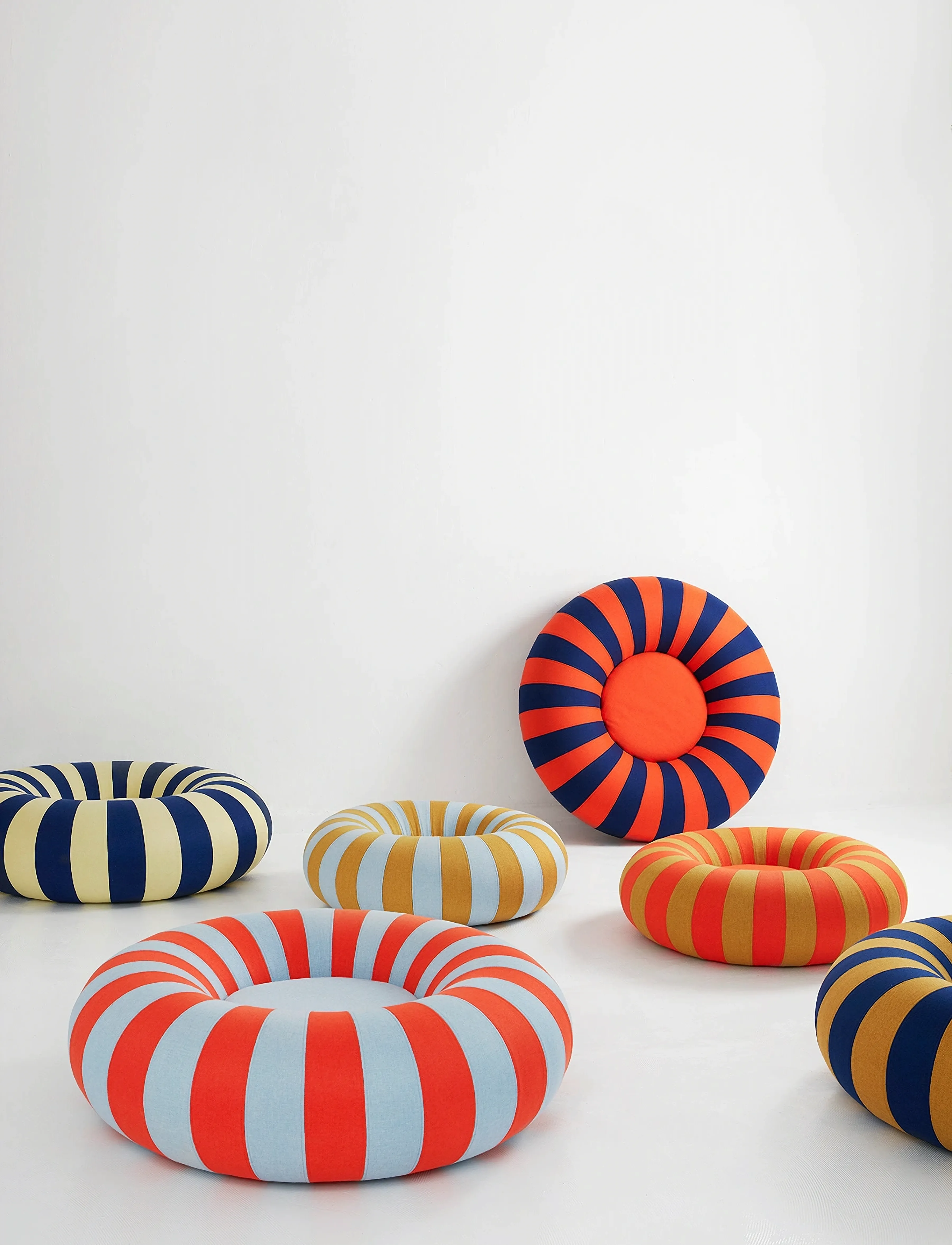 Studio About - FLOAT - sittpuffar - dark blue/yellow - 3