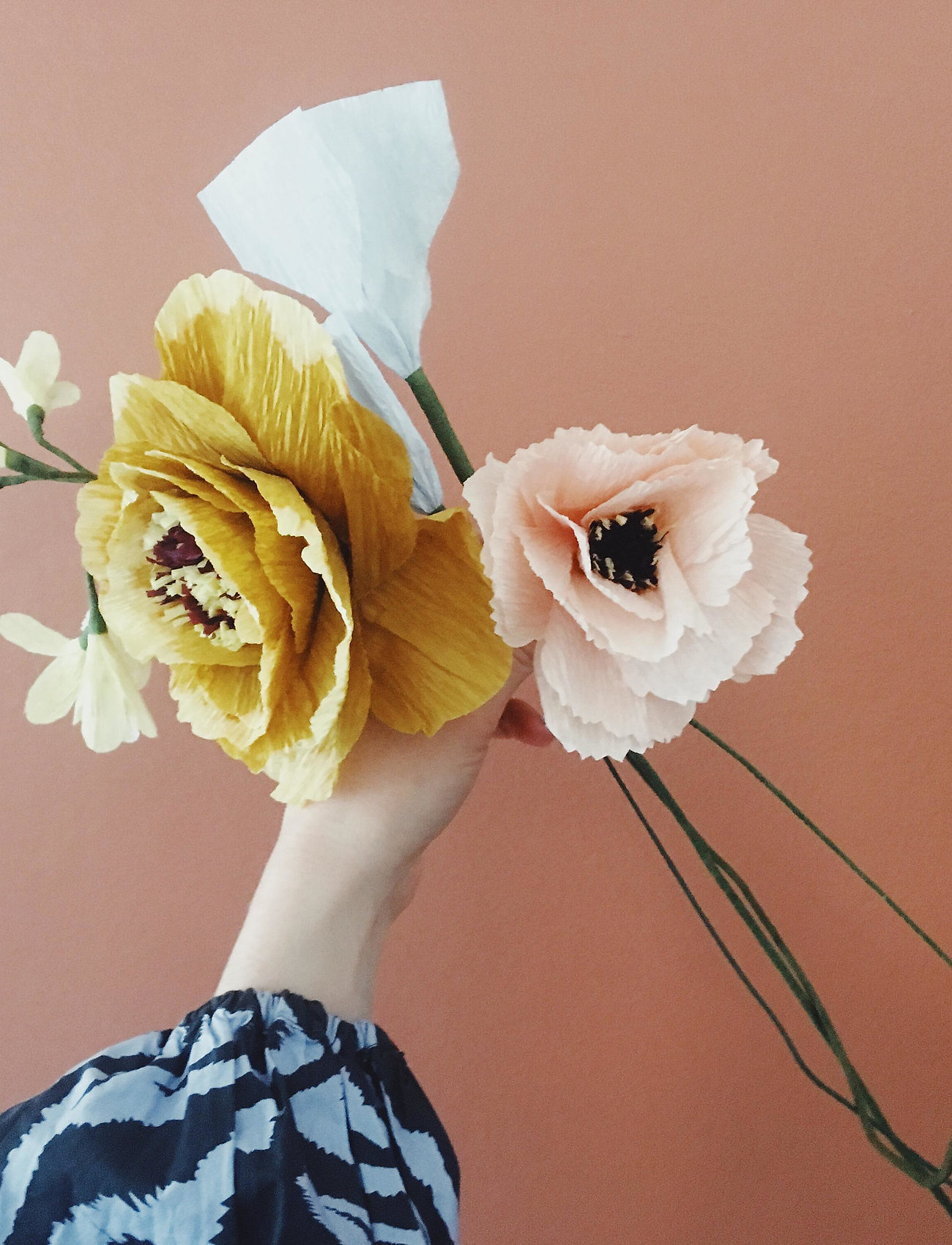Studio About - PAPER FLOWER, AFRICAN LILY - dirbtinės gėlės - yellow - 3
