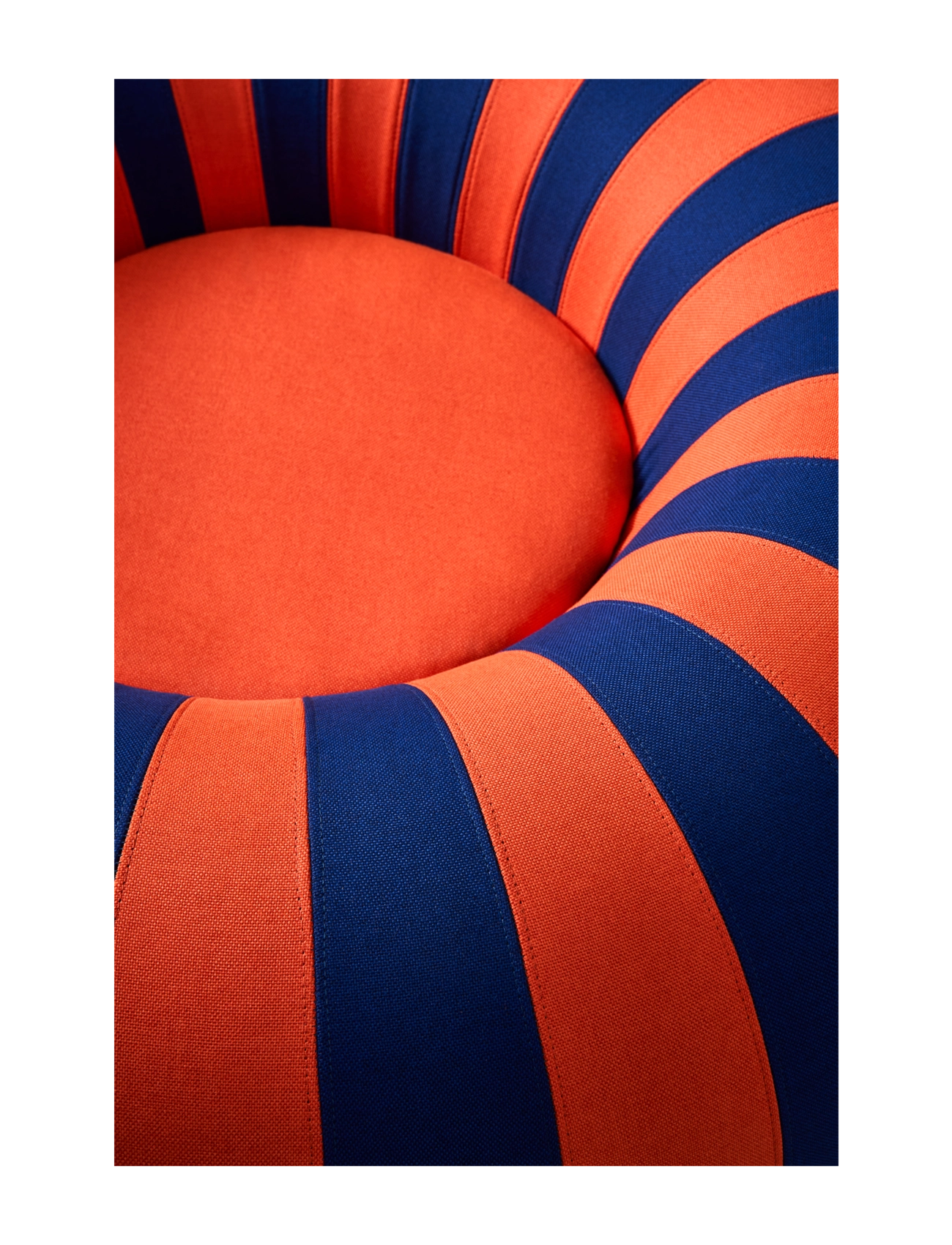 Studio About - FLOAT - pouffes - dark blue/red - 1