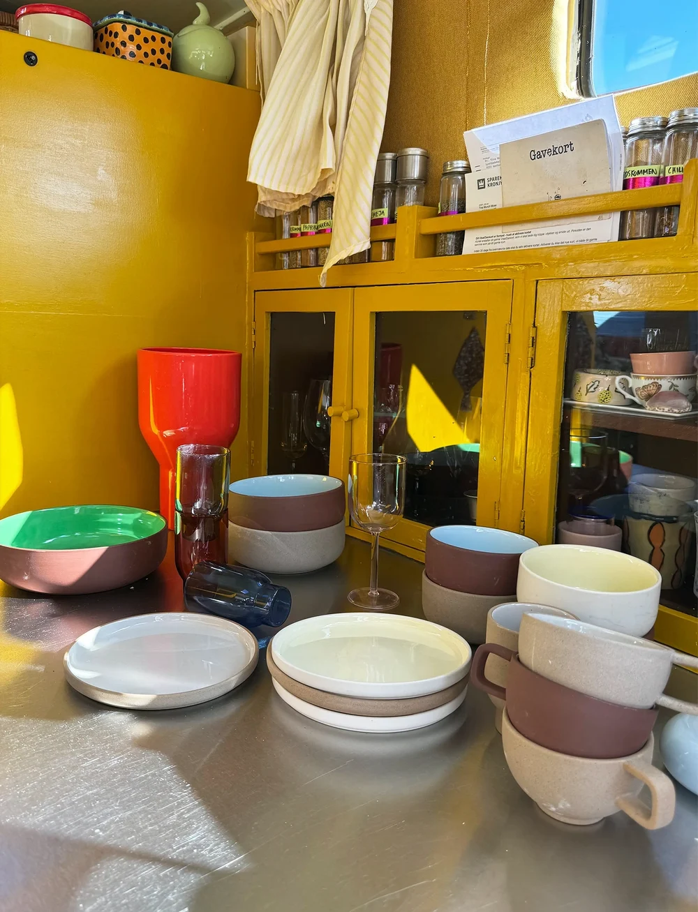 Studio About - VASE, FLOWERSHADE - vaasid - red - 4