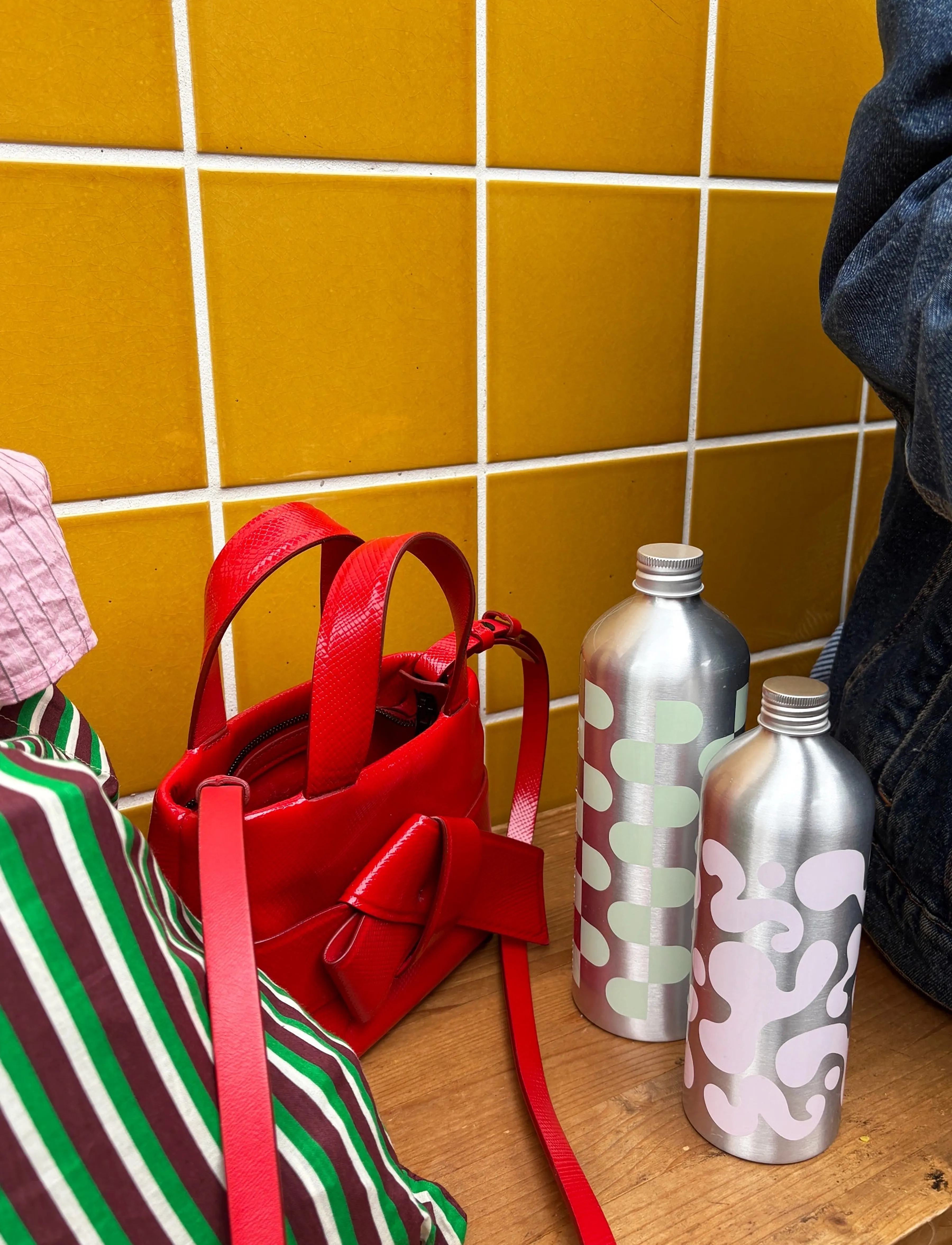Studio About BOTTLE, MEDIUM, 2PCS, MINT/RED - Tänavastiil - MINT/RED / silver