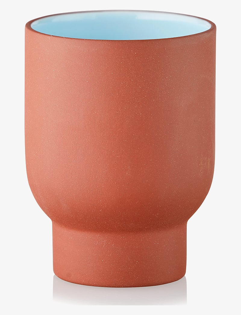 Studio About - CUP, TALL, CLAY TERRACOTTA - die niedrigsten preise - terracotta/blue - 1