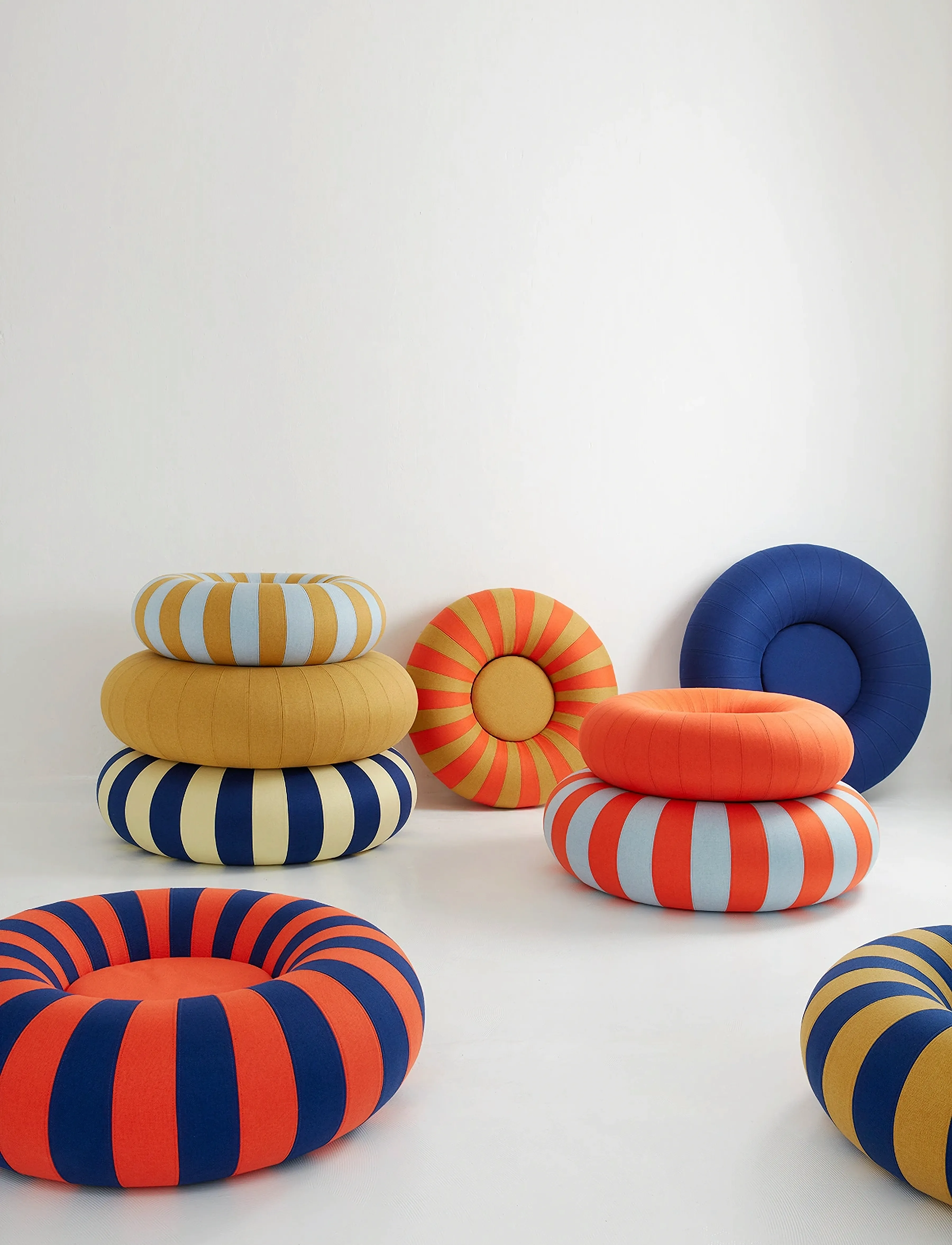 Studio About - FLOAT - pouffes - ochre/red - 2