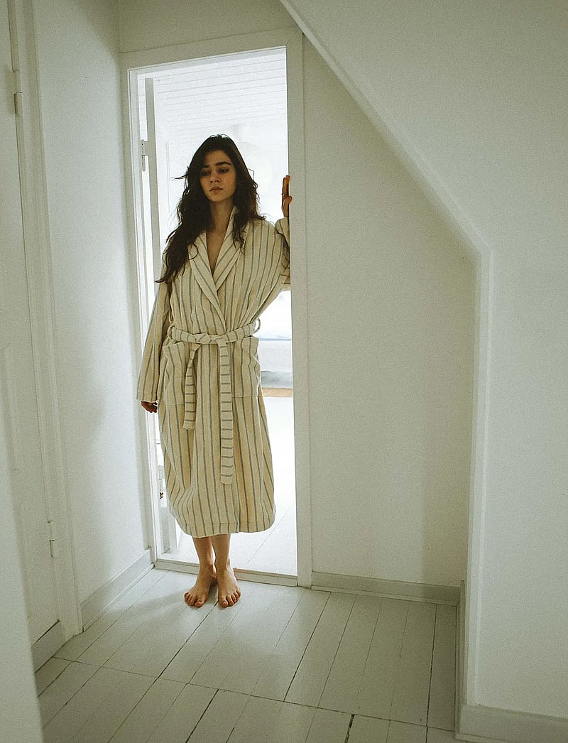 STUDIO FEDER - MIA BATHROBE - alltags-style - water rain - 4